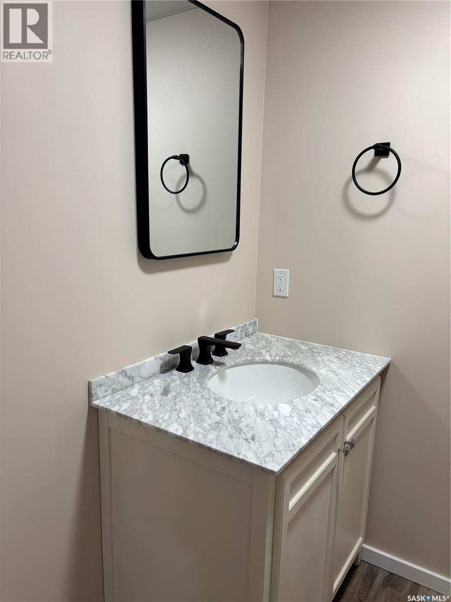 353 25Th Street W, Prince Albert, SK - Indoor Photo Showing Bathroom