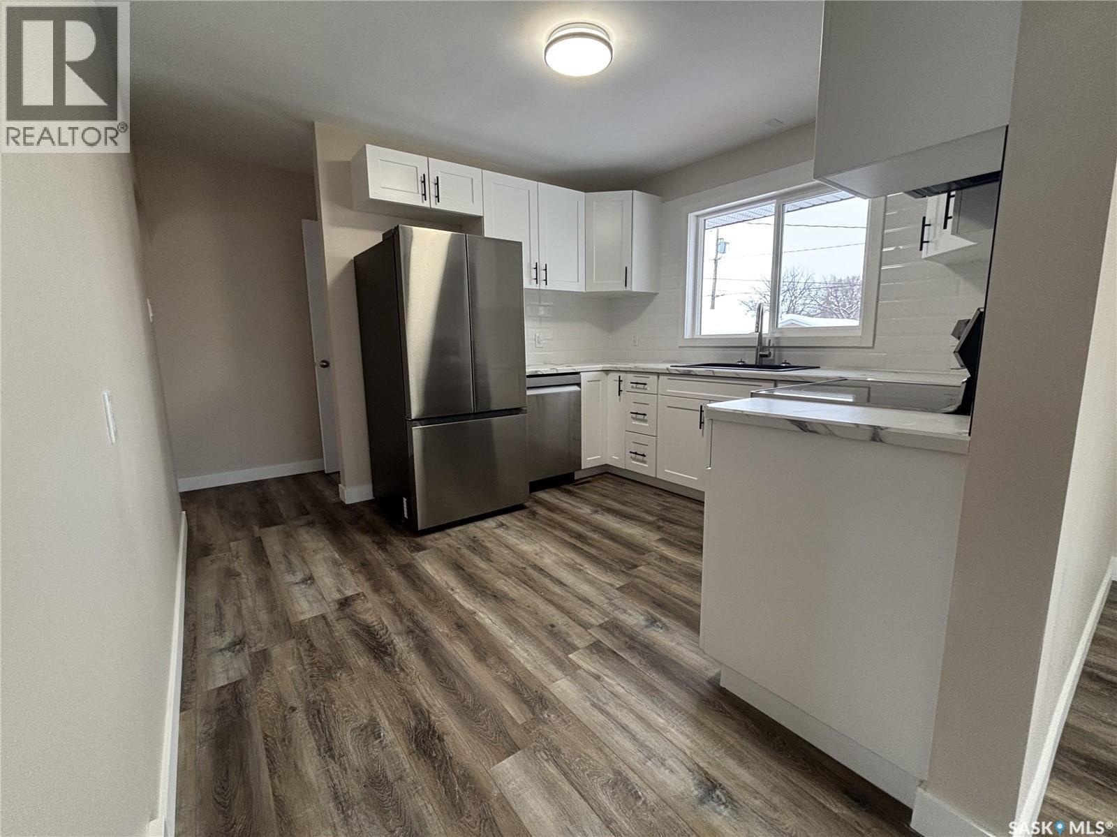 353 25Th Street W, Prince Albert, SK - Indoor Photo Showing Kitchen