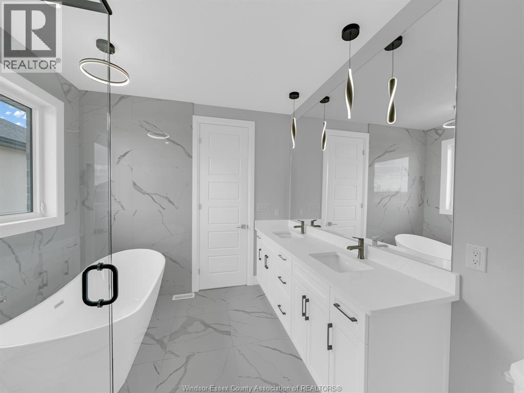 1944 Sannita, Ruthven, ON - Indoor Photo Showing Bathroom