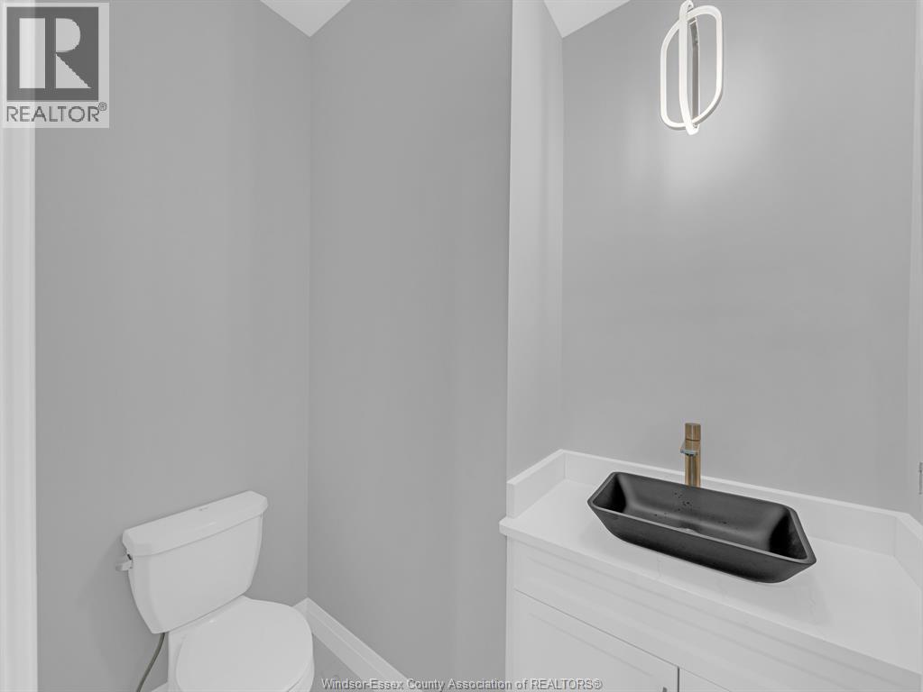 1944 Sannita, Ruthven, ON - Indoor Photo Showing Bathroom