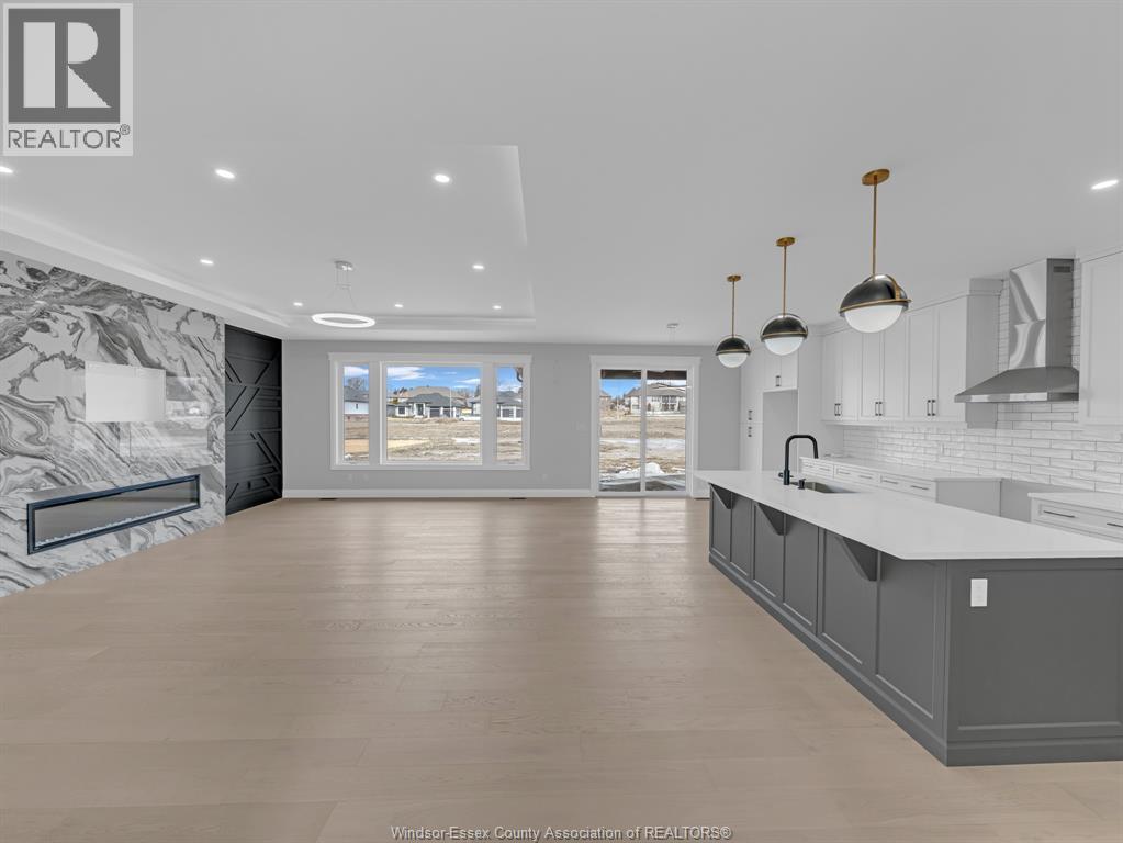 1944 Sannita, Ruthven, ON - Indoor Photo Showing Kitchen With Upgraded Kitchen