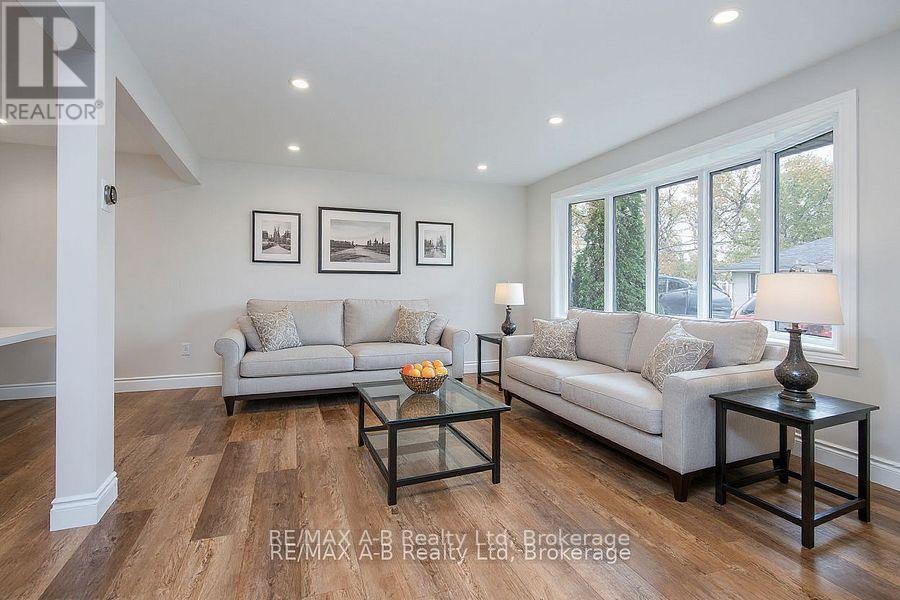149 Norfolk Street, Stratford, ON - Indoor Photo Showing Living Room