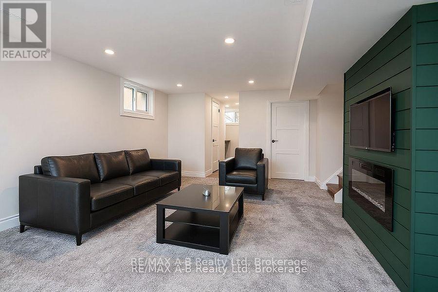 149 Norfolk Street, Stratford, ON - Indoor