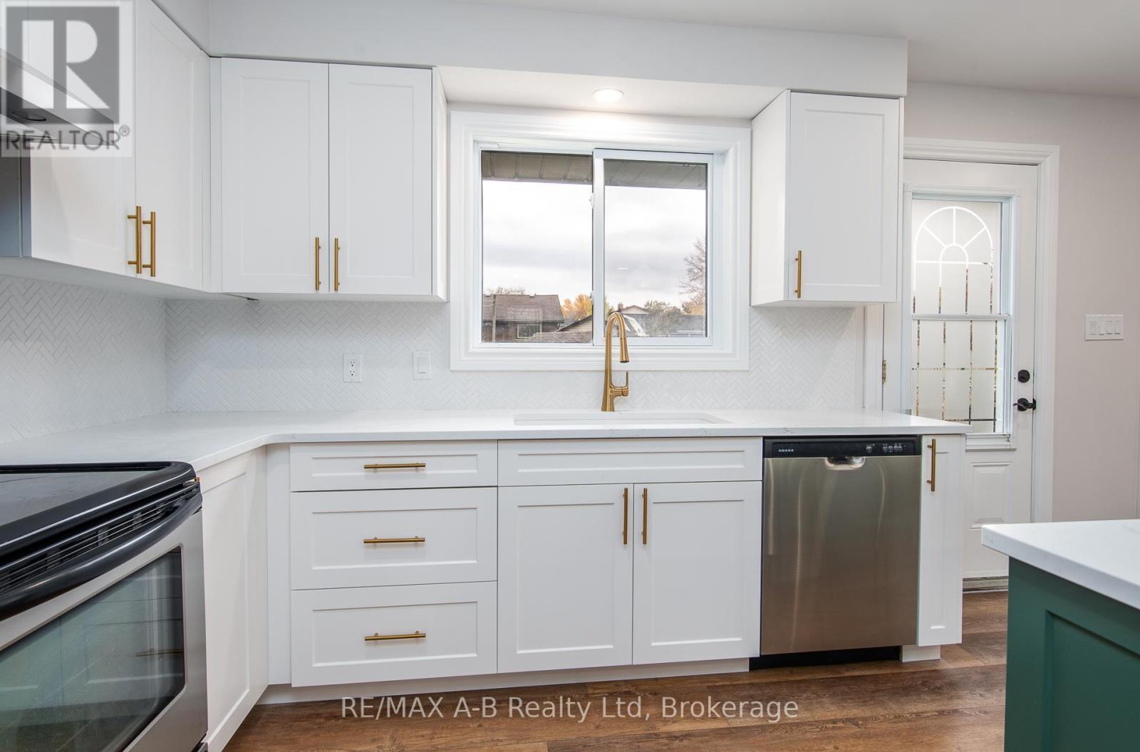 149 Norfolk Street, Stratford, ON - Indoor Photo Showing Kitchen
