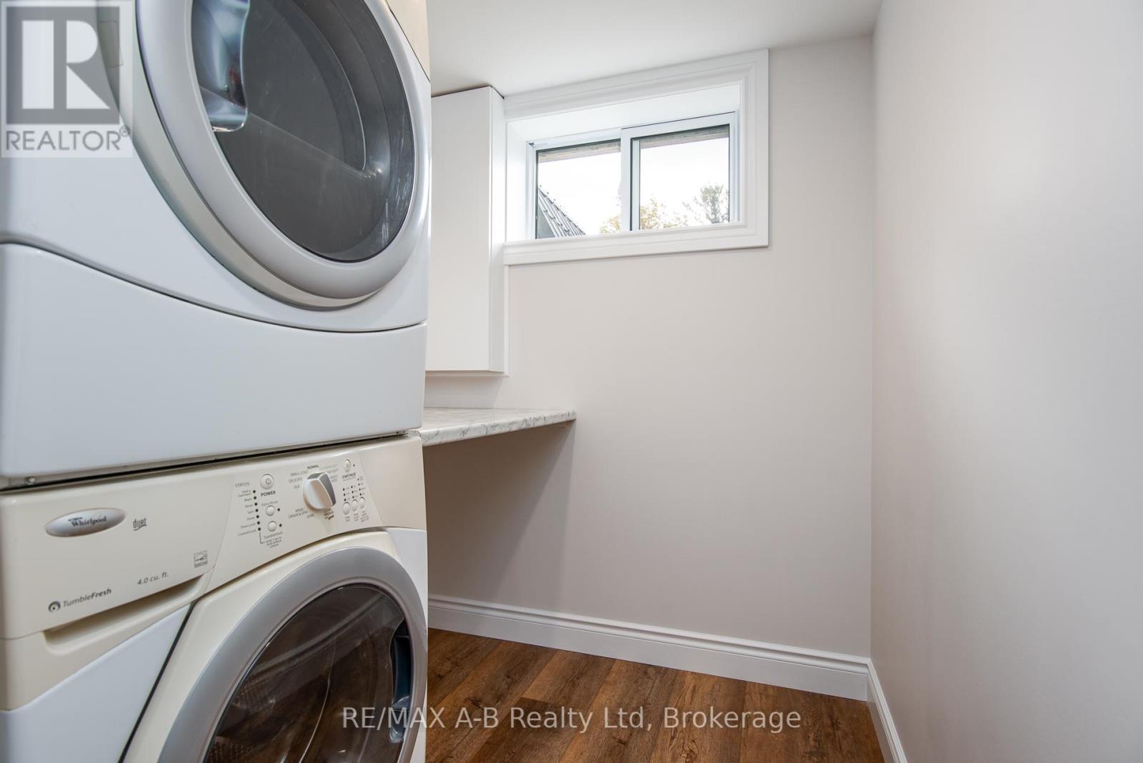149 Norfolk Street, Stratford, ON - Indoor Photo Showing Laundry Room