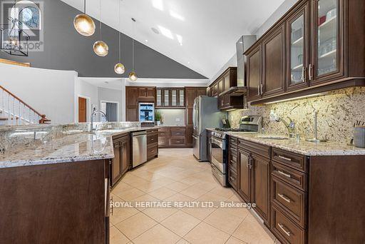 34 Hills Road, Kawartha Lakes (Bobcaygeon), ON - Indoor Photo Showing Kitchen With Upgraded Kitchen