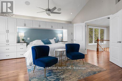 34 Hills Road, Kawartha Lakes (Bobcaygeon), ON - Indoor Photo Showing Bedroom