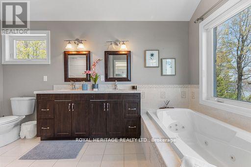 34 Hills Road, Kawartha Lakes (Bobcaygeon), ON - Indoor Photo Showing Bathroom