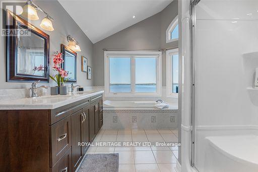 34 Hills Road, Kawartha Lakes (Bobcaygeon), ON - Indoor Photo Showing Bathroom