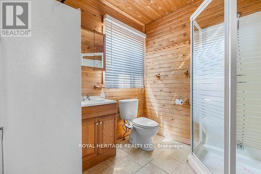 34 Hills Road, Kawartha Lakes (Bobcaygeon), ON - Indoor Photo Showing Bathroom