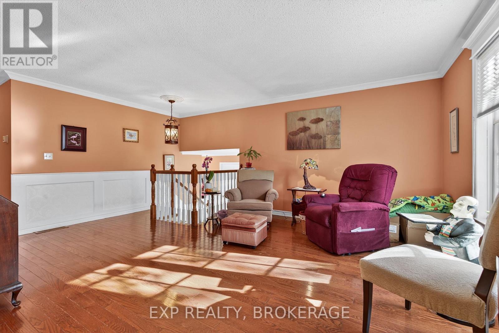63 Southwood Crescent, Greater Napanee (Greater Napanee), ON - Indoor Photo Showing Living Room