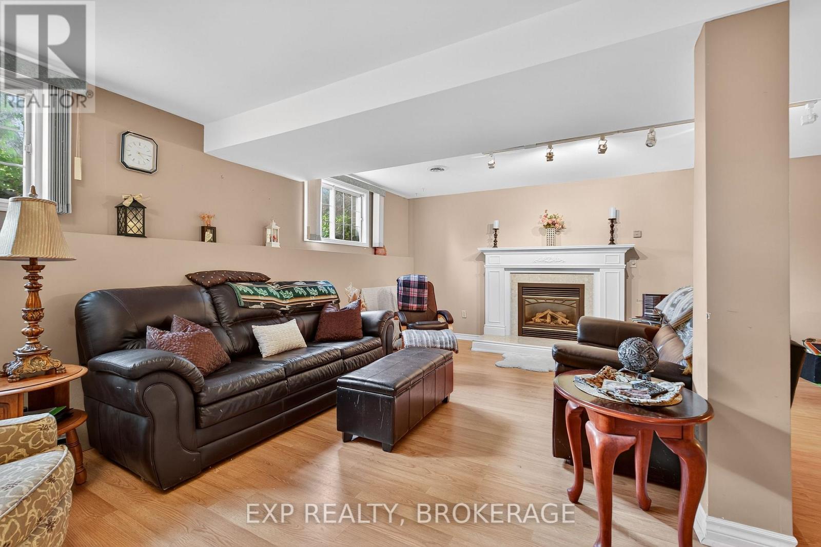 63 Southwood Crescent, Greater Napanee (Greater Napanee), ON - Indoor Photo Showing Living Room With Fireplace