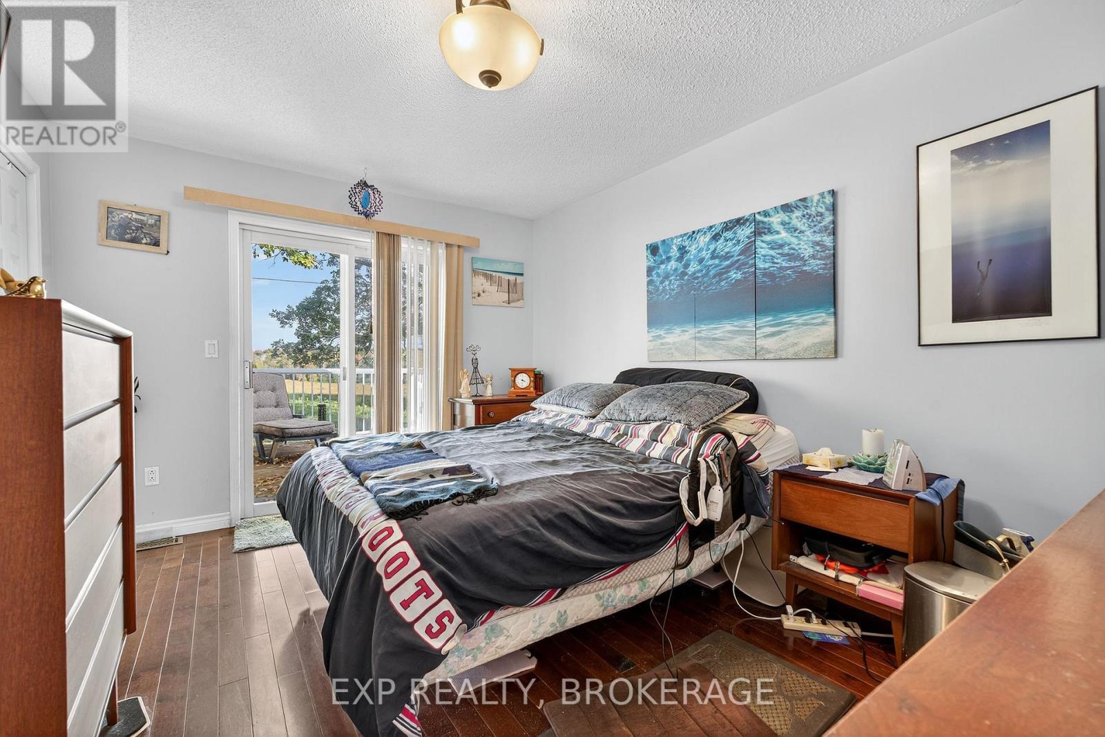 63 Southwood Crescent, Greater Napanee (Greater Napanee), ON - Indoor Photo Showing Bedroom