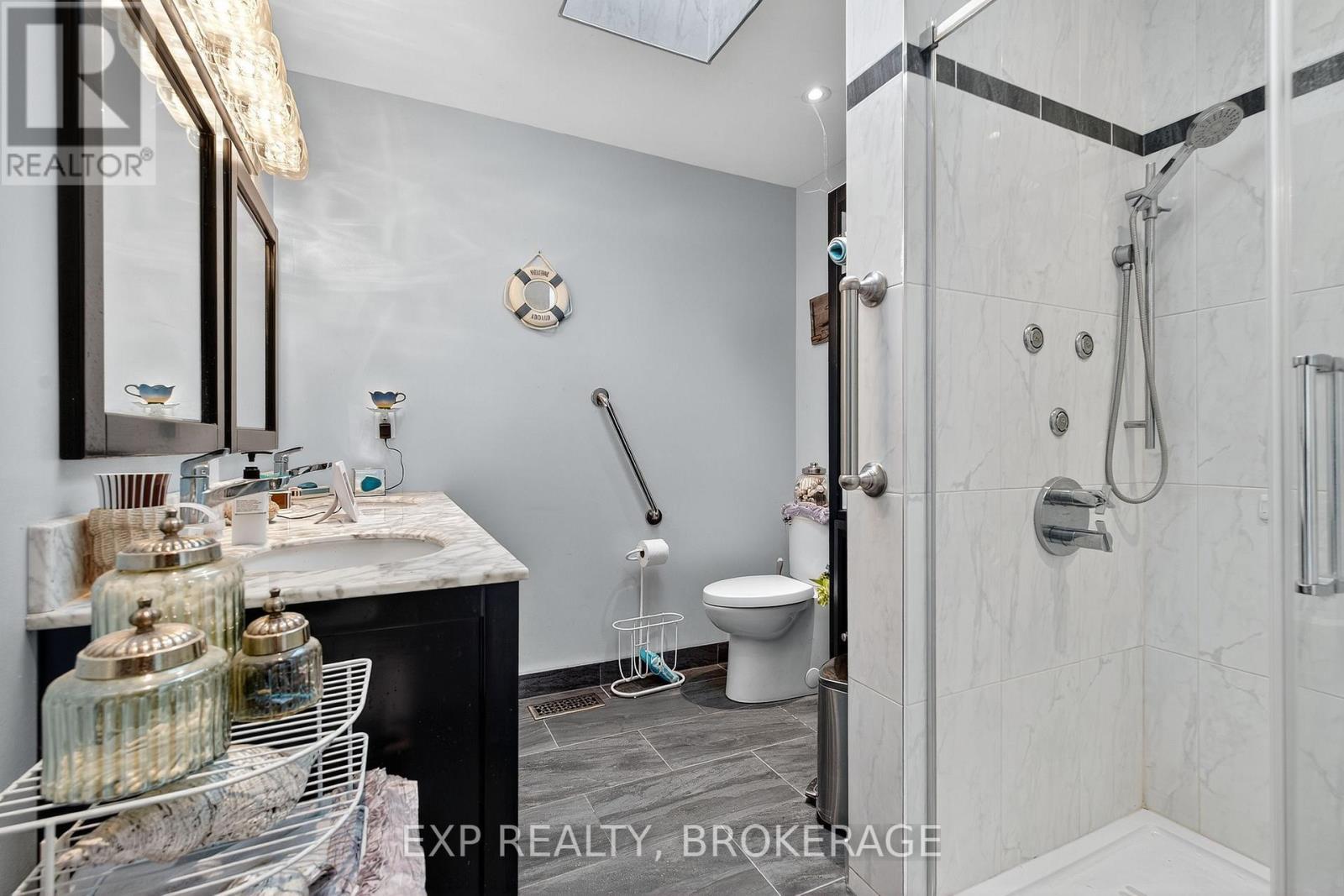 63 Southwood Crescent, Greater Napanee (Greater Napanee), ON - Indoor Photo Showing Bathroom