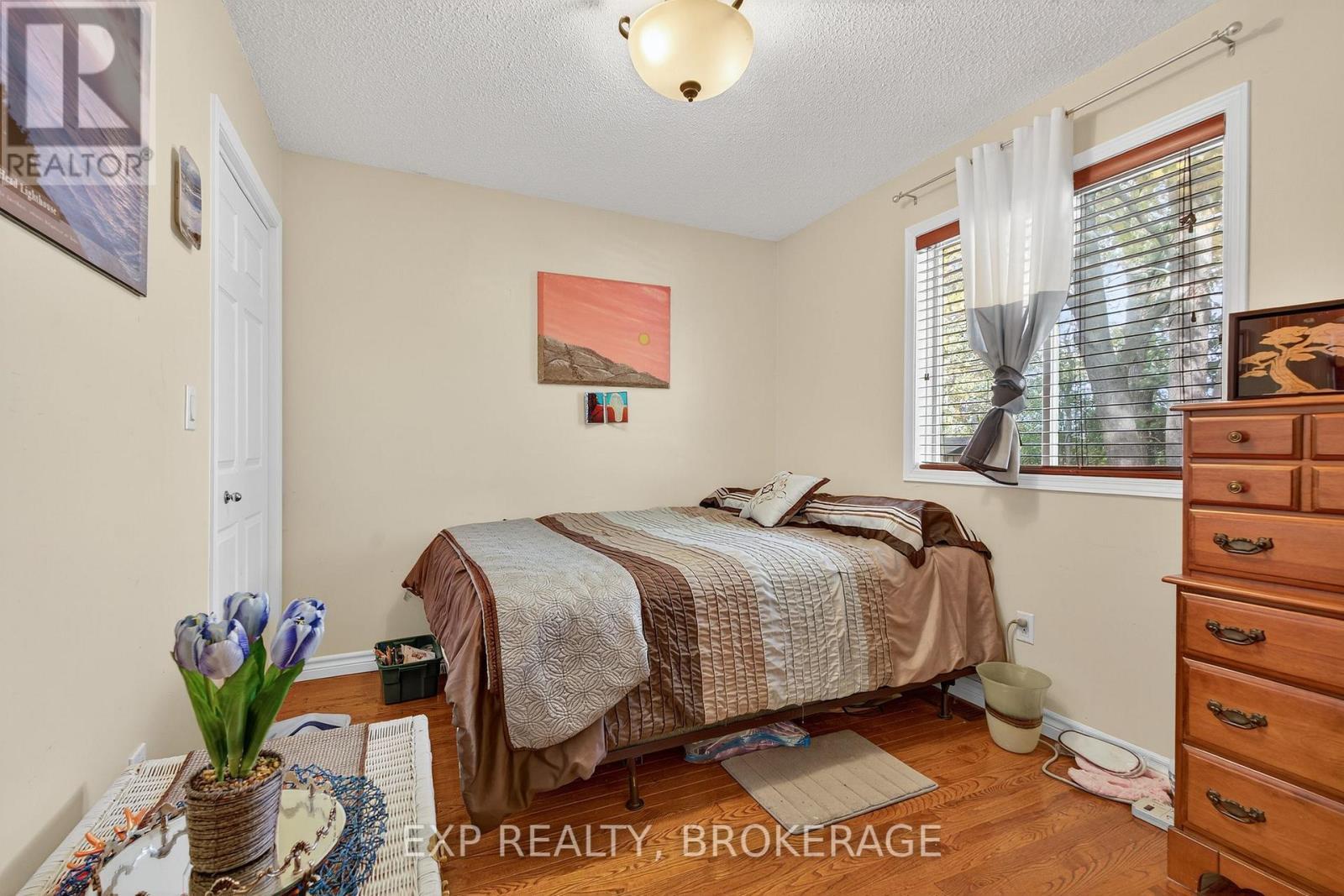 63 Southwood Crescent, Greater Napanee (Greater Napanee), ON - Indoor Photo Showing Bedroom