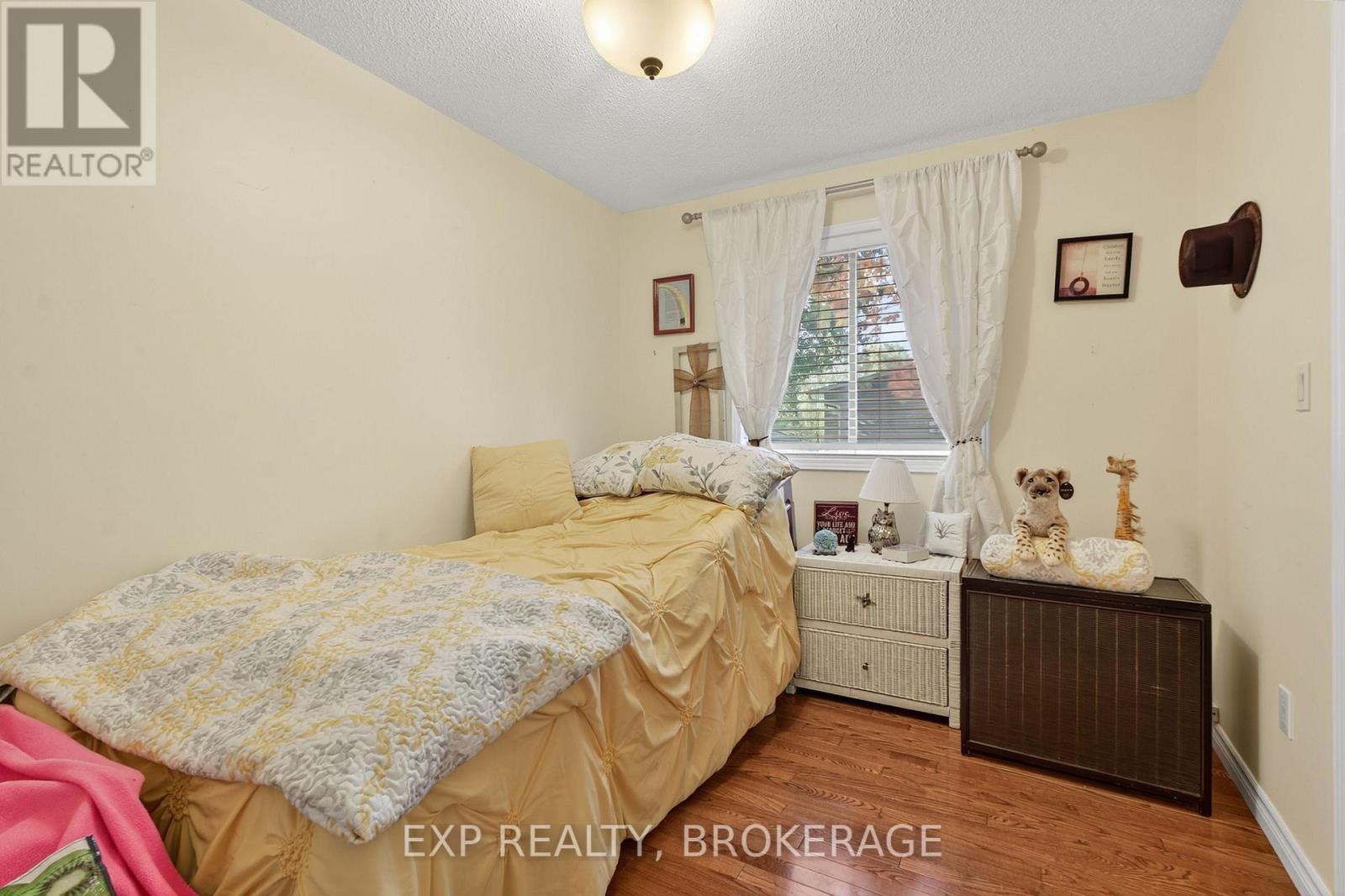 63 Southwood Crescent, Greater Napanee (Greater Napanee), ON - Indoor Photo Showing Bedroom
