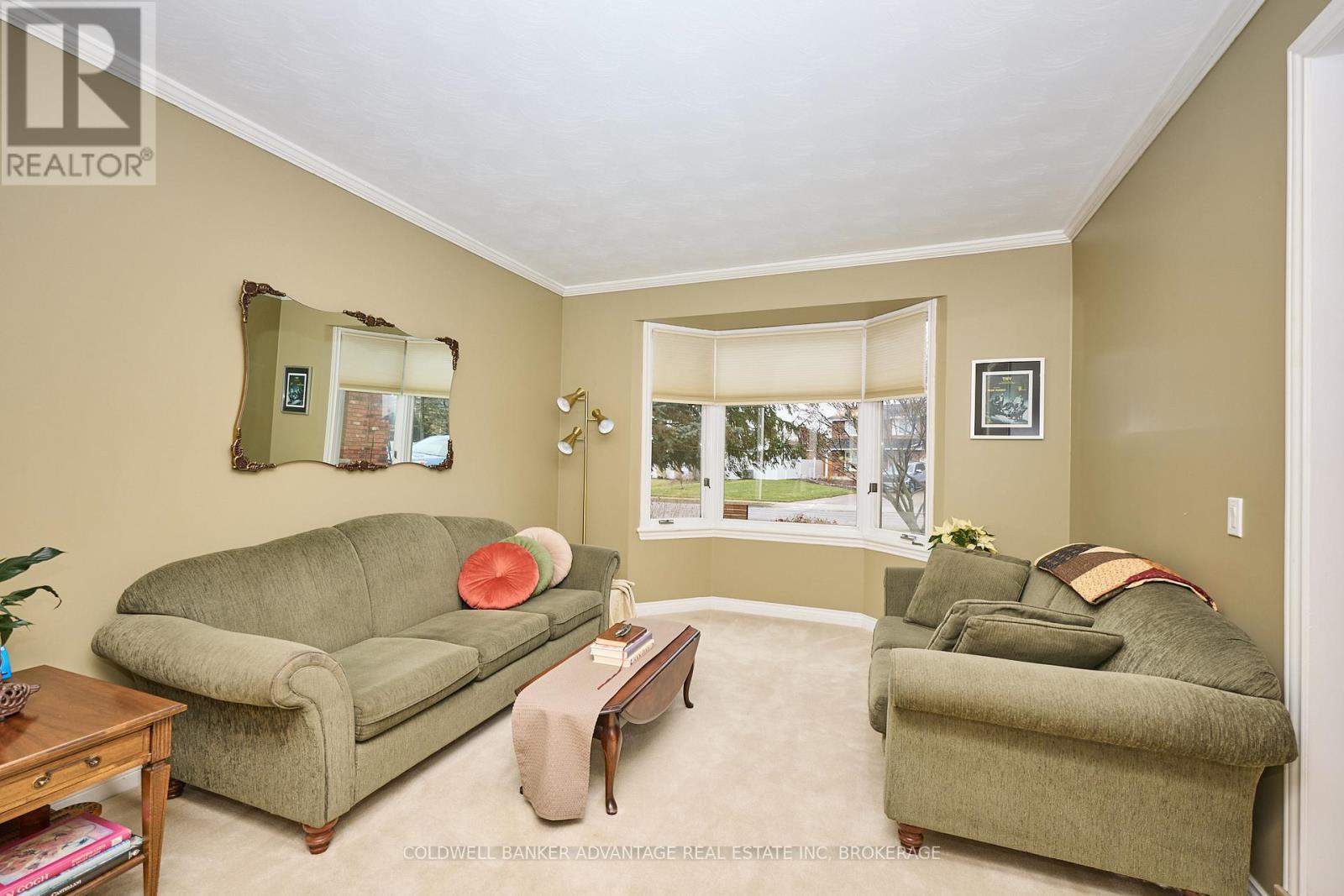28 Dixon Crescent, Welland (N. Welland), ON - Indoor Photo Showing Living Room