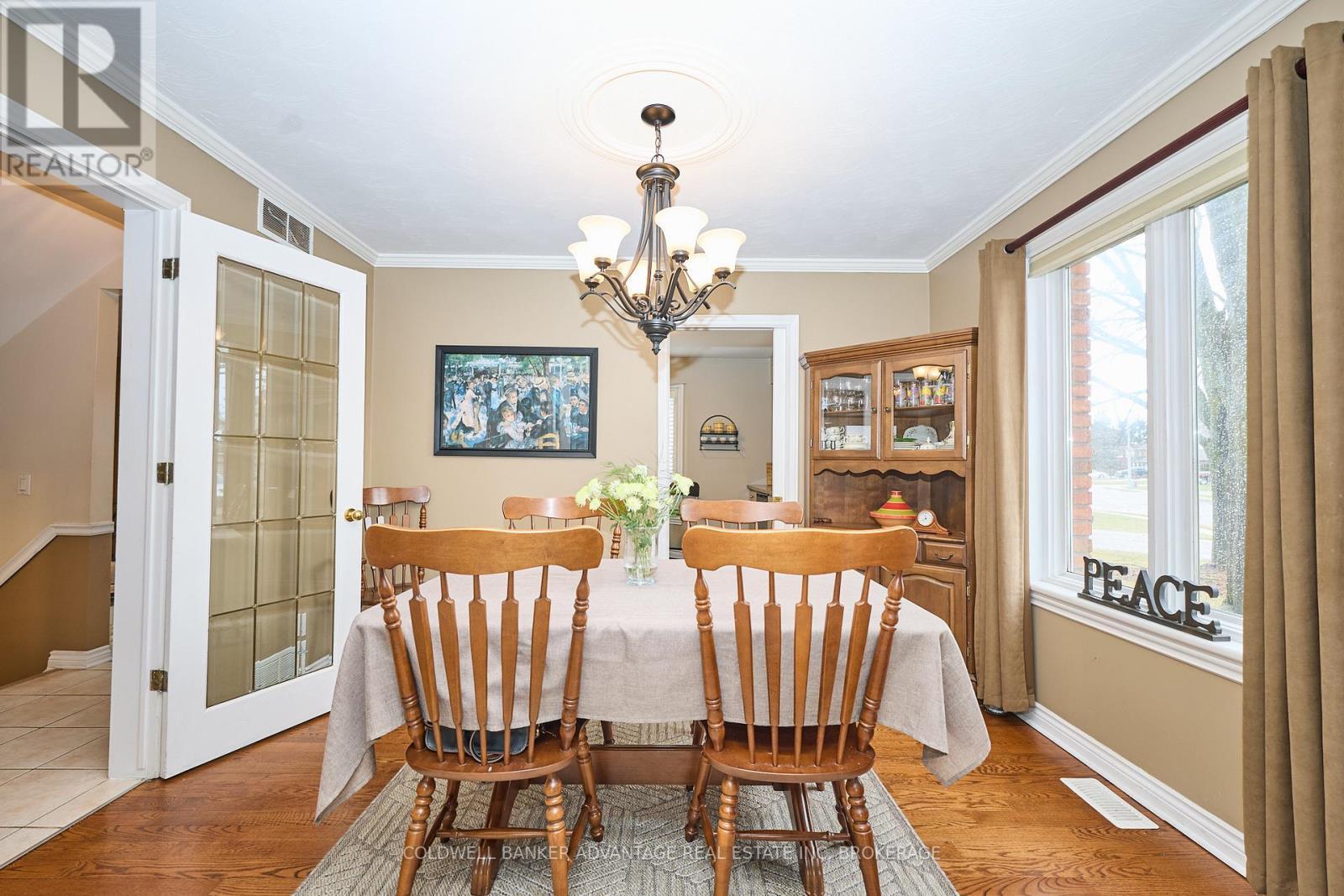 28 Dixon Crescent, Welland (N. Welland), ON - Indoor Photo Showing Dining Room