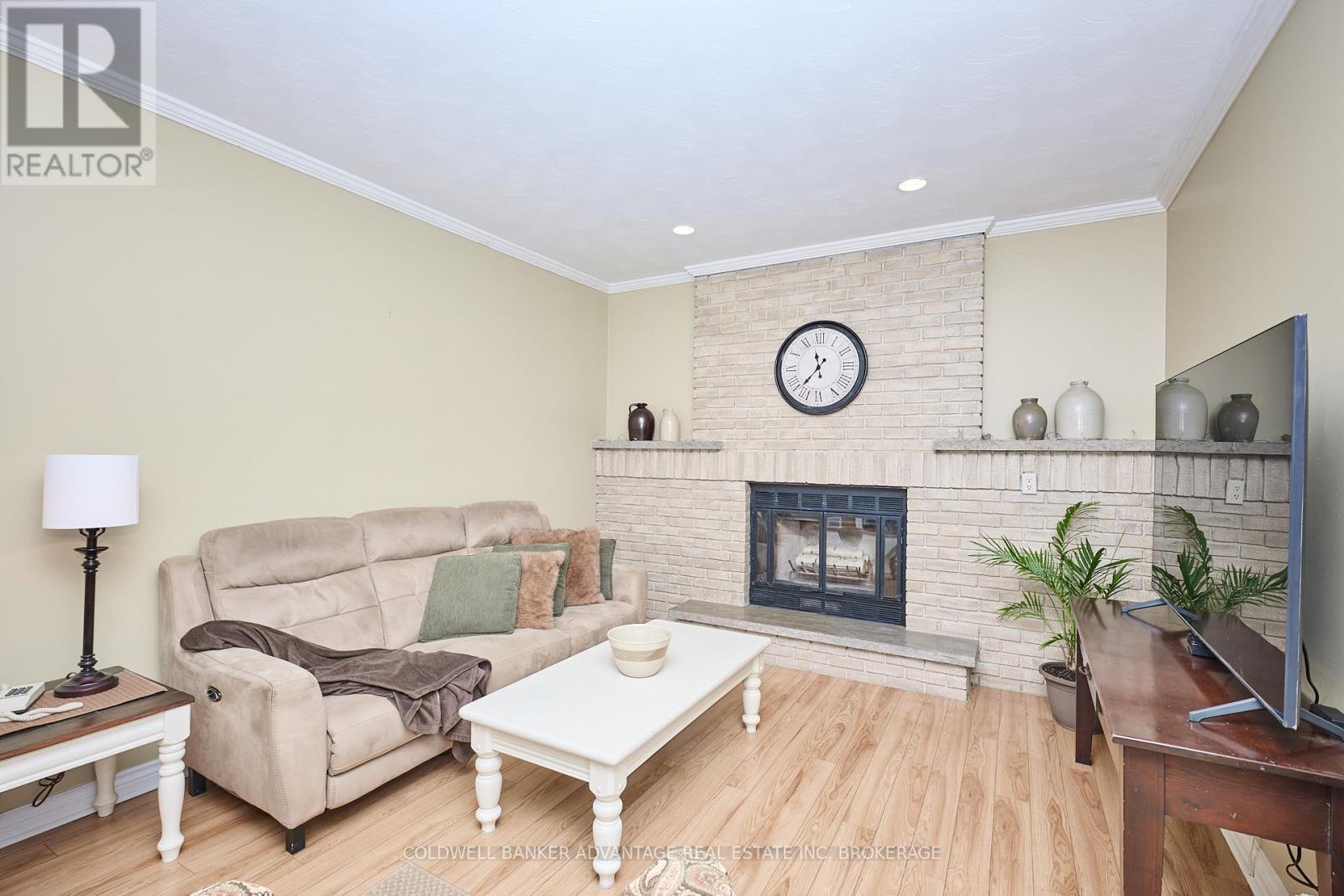 28 Dixon Crescent, Welland (N. Welland), ON - Indoor Photo Showing Living Room With Fireplace