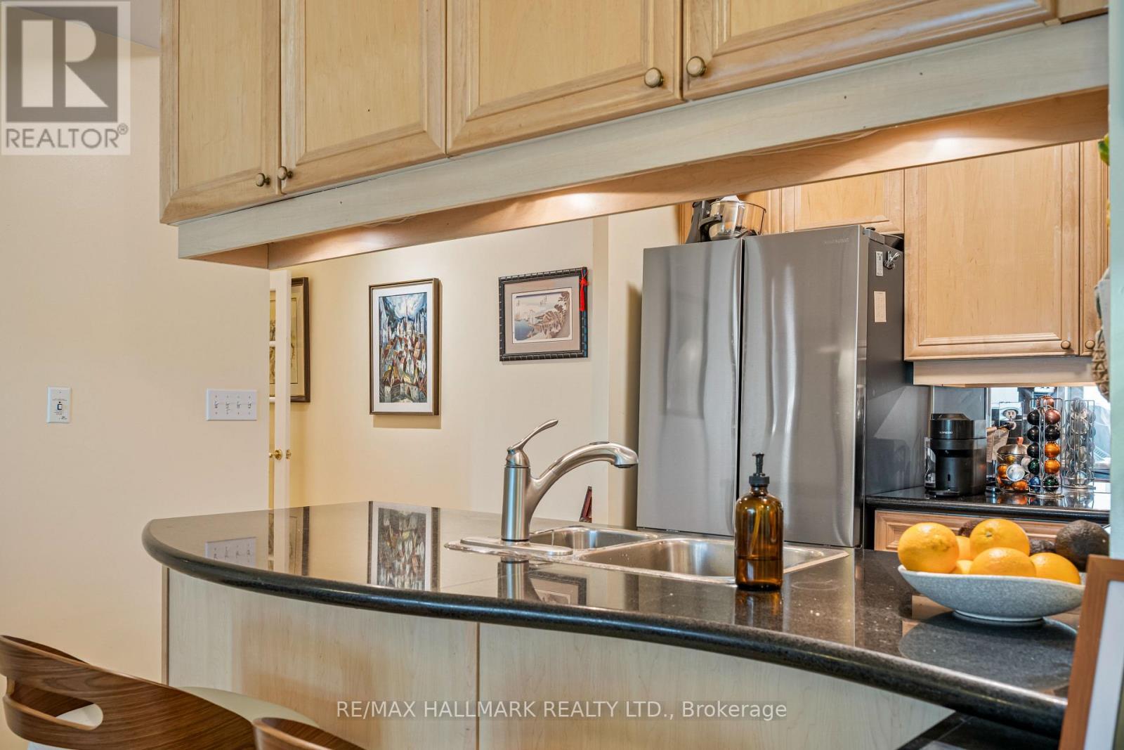 Granite counters - 222 - 35 Boardwalk Drive, Toronto, ON - Indoor Photo Showing Kitchen