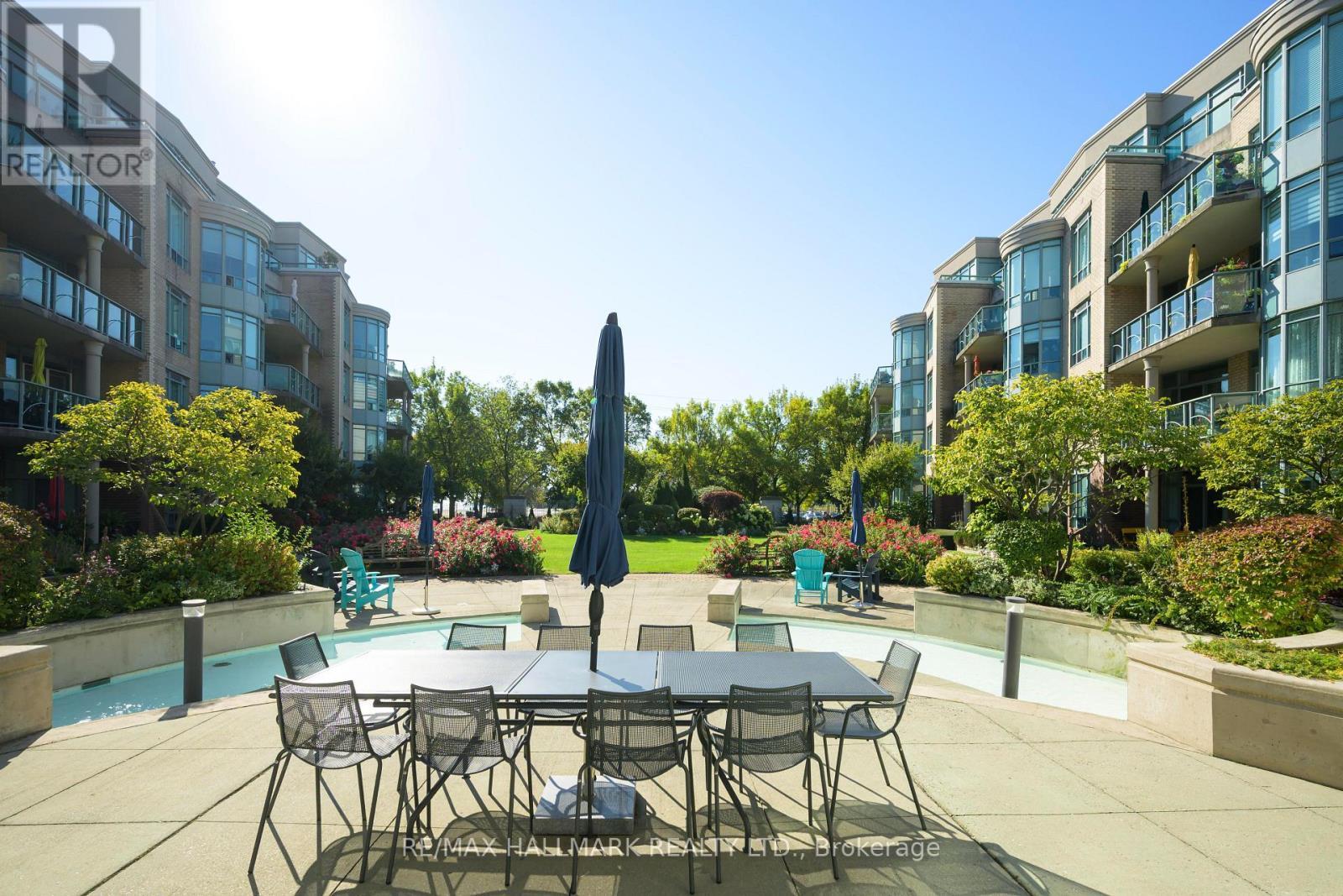 Building Courtyard - 222 - 35 Boardwalk Drive, Toronto, ON - Outdoor