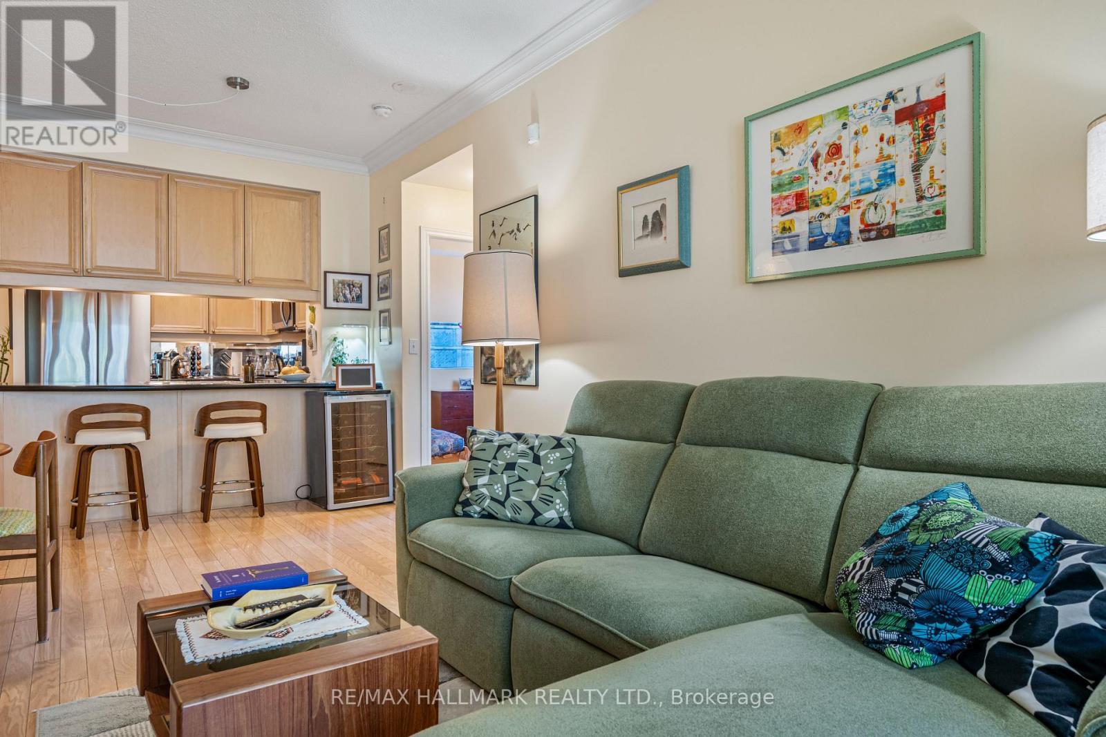 222 - 35 Boardwalk Drive, Toronto, ON - Indoor Photo Showing Living Room