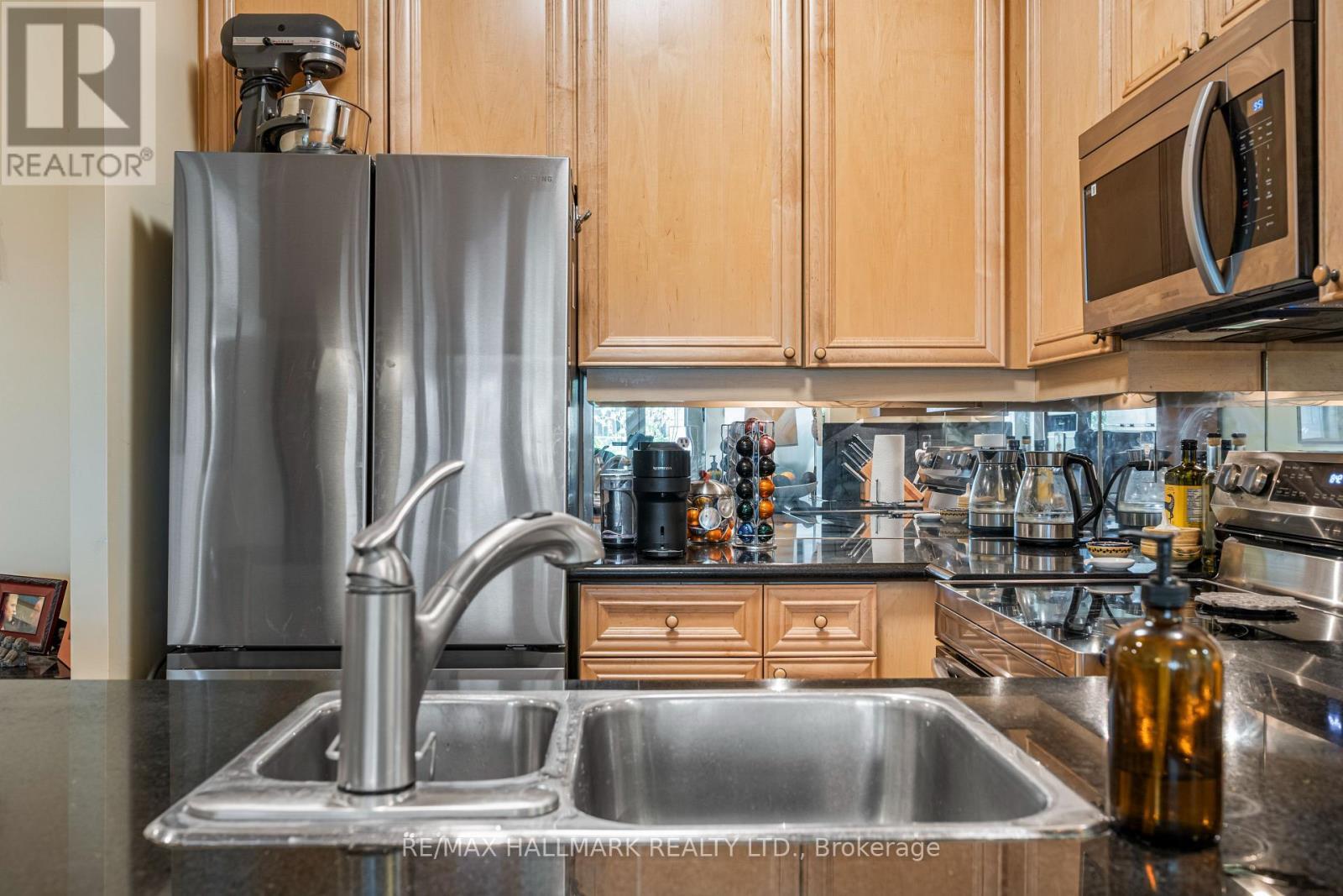 222 - 35 Boardwalk Drive, Toronto, ON - Indoor Photo Showing Kitchen With Double Sink