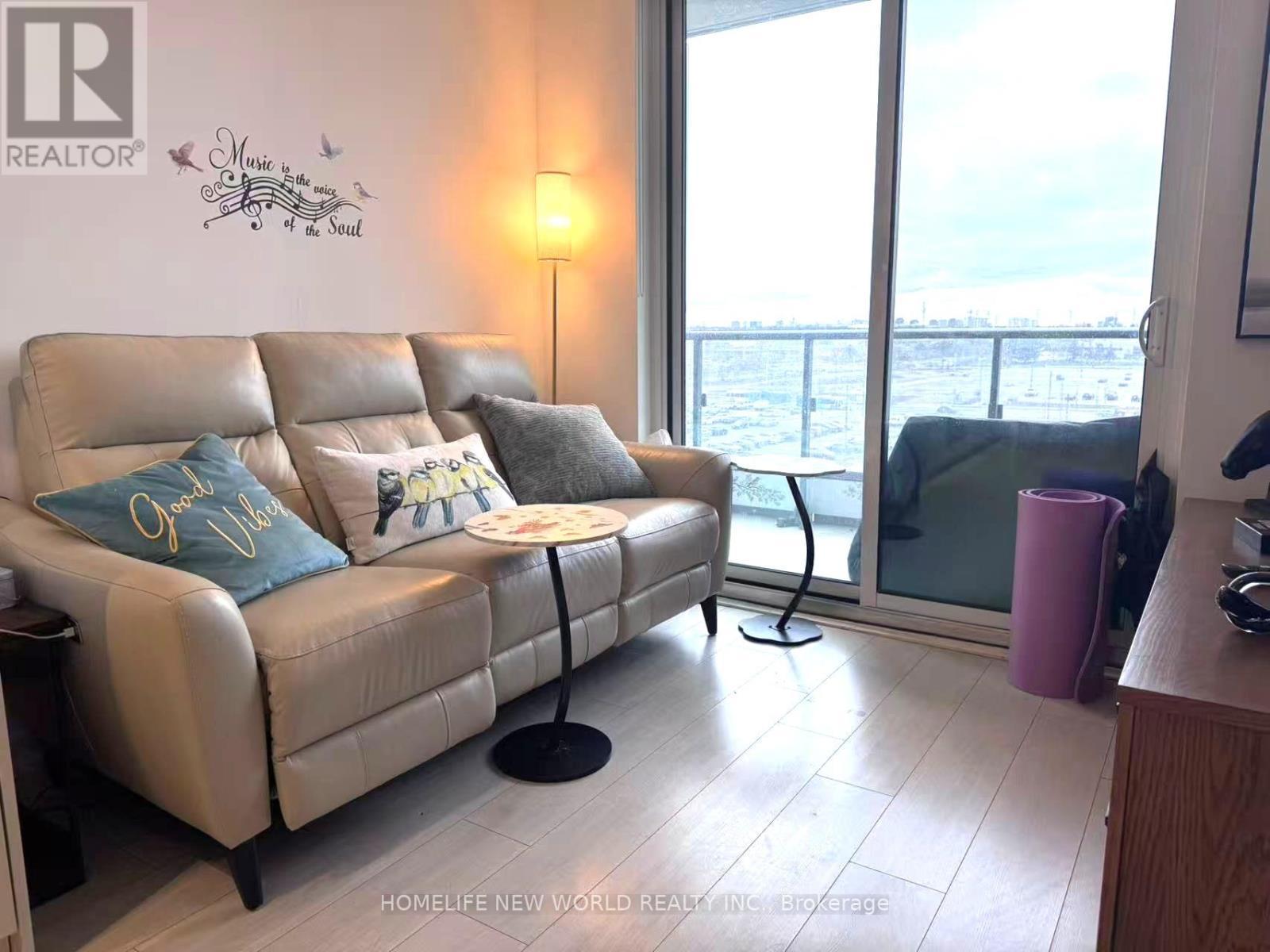 608 - 950 Portage Parkway, Vaughan, ON - Indoor Photo Showing Living Room