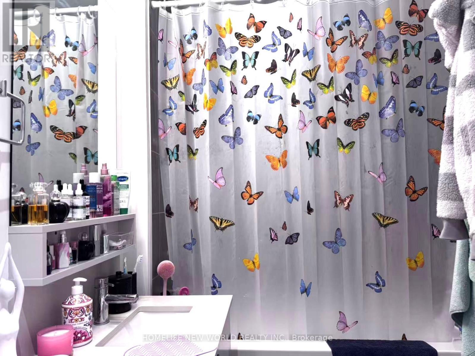 608 - 950 Portage Parkway, Vaughan, ON - Indoor