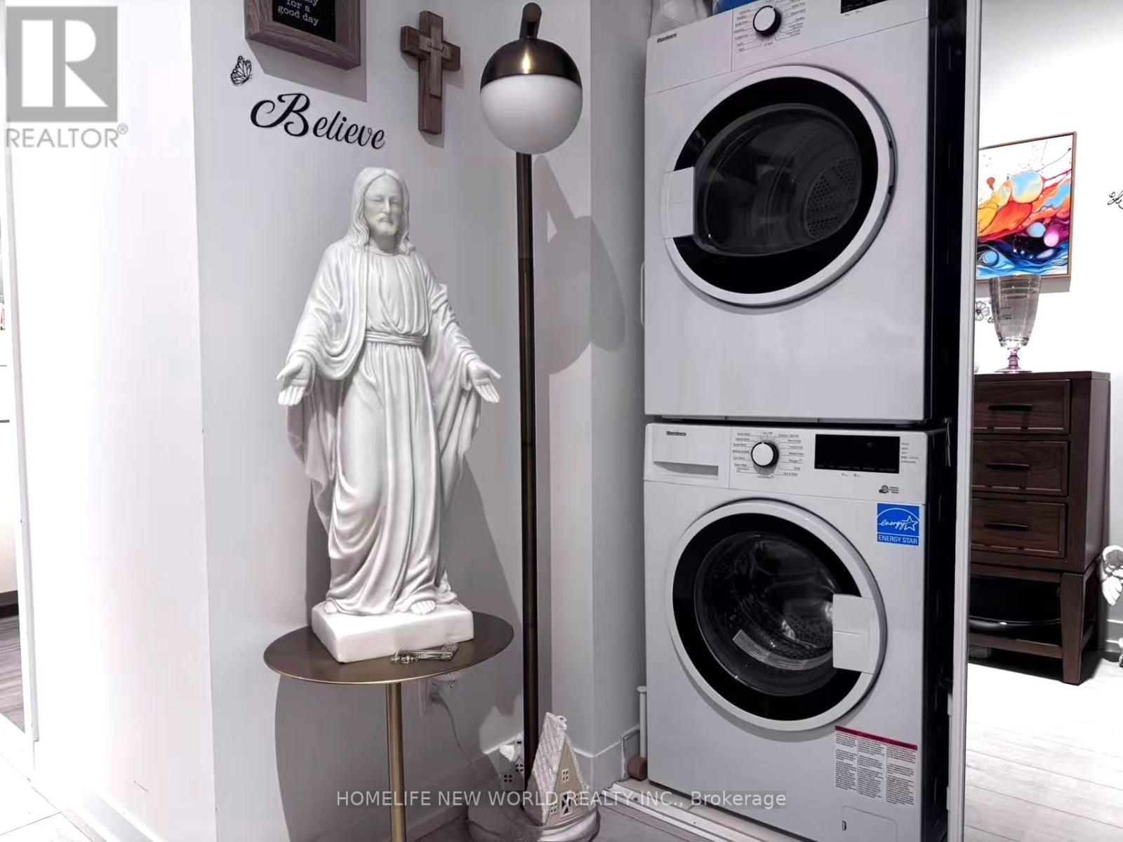 608 - 950 Portage Parkway, Vaughan, ON - Indoor Photo Showing Laundry Room