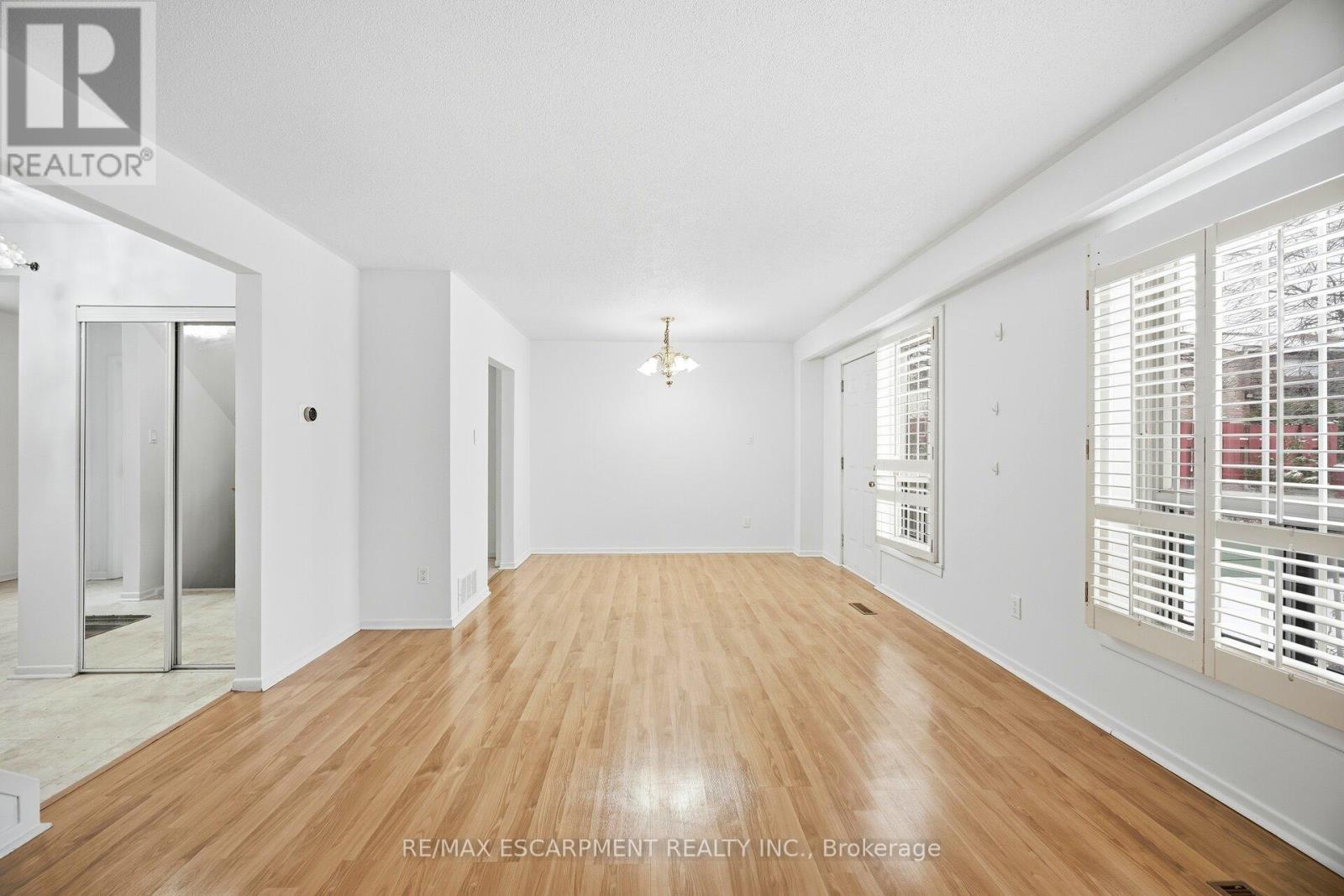 24 - 25 Gosford Boulevard, Toronto, ON - Indoor Photo Showing Other Room