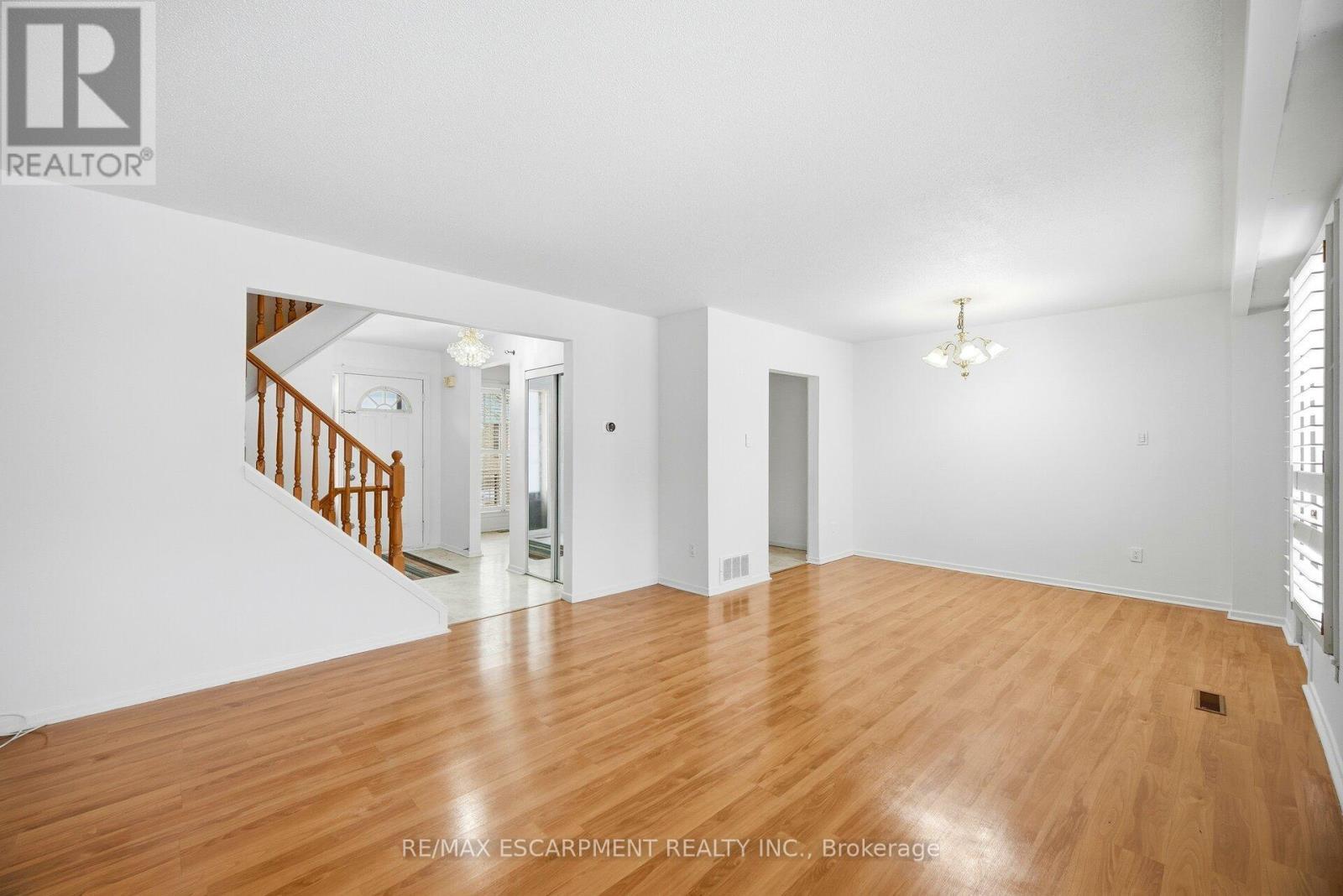 24 - 25 Gosford Boulevard, Toronto, ON - Indoor Photo Showing Other Room