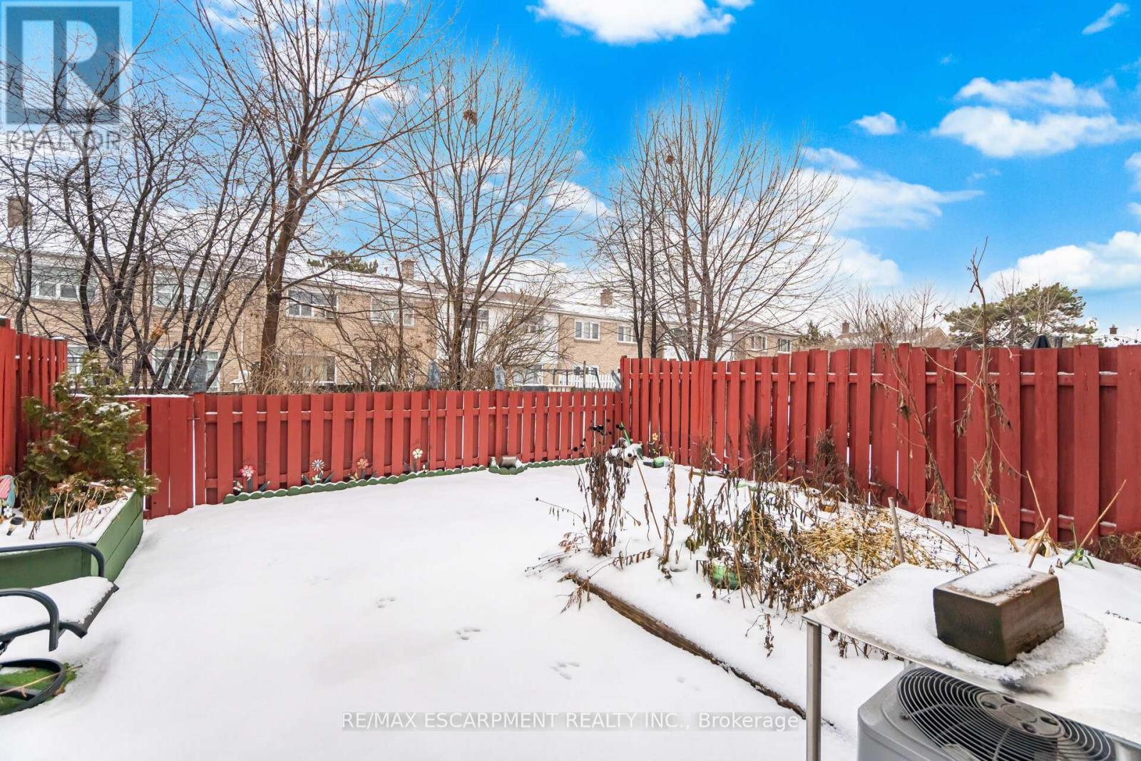 24 - 25 Gosford Boulevard, Toronto, ON - Outdoor