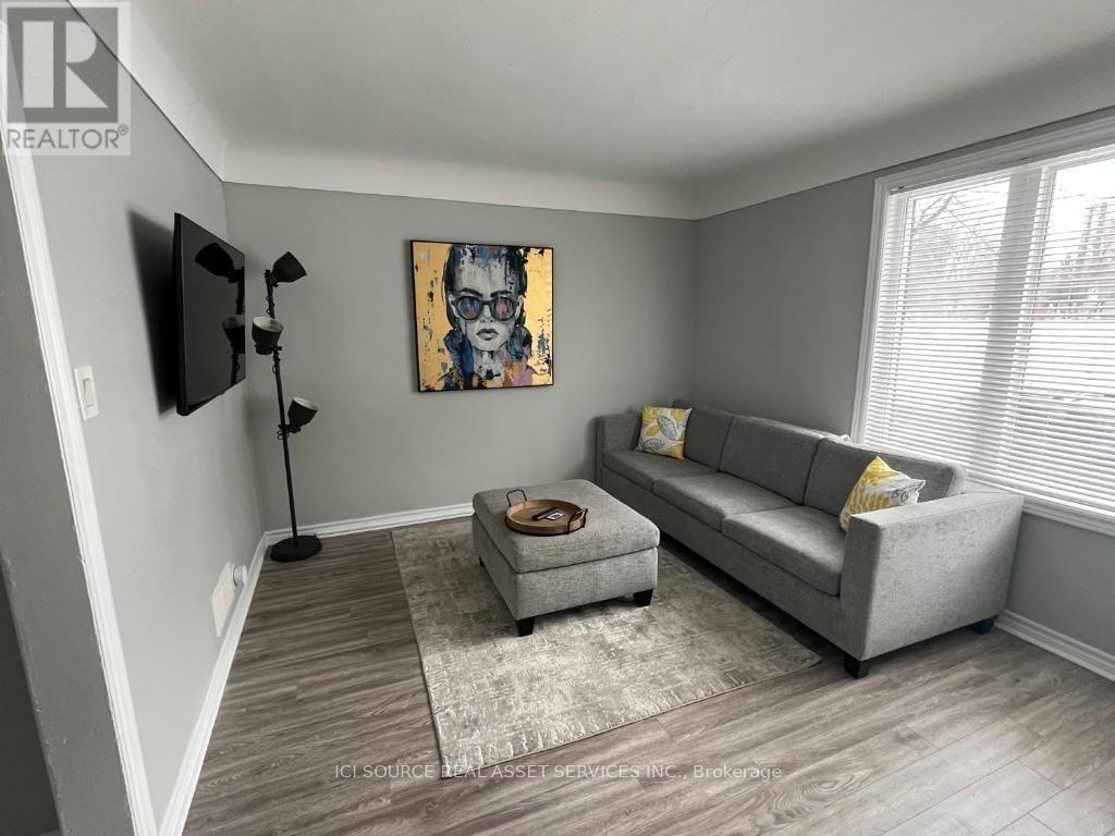 200 Cantin Street, Ottawa, ON - Indoor Photo Showing Living Room