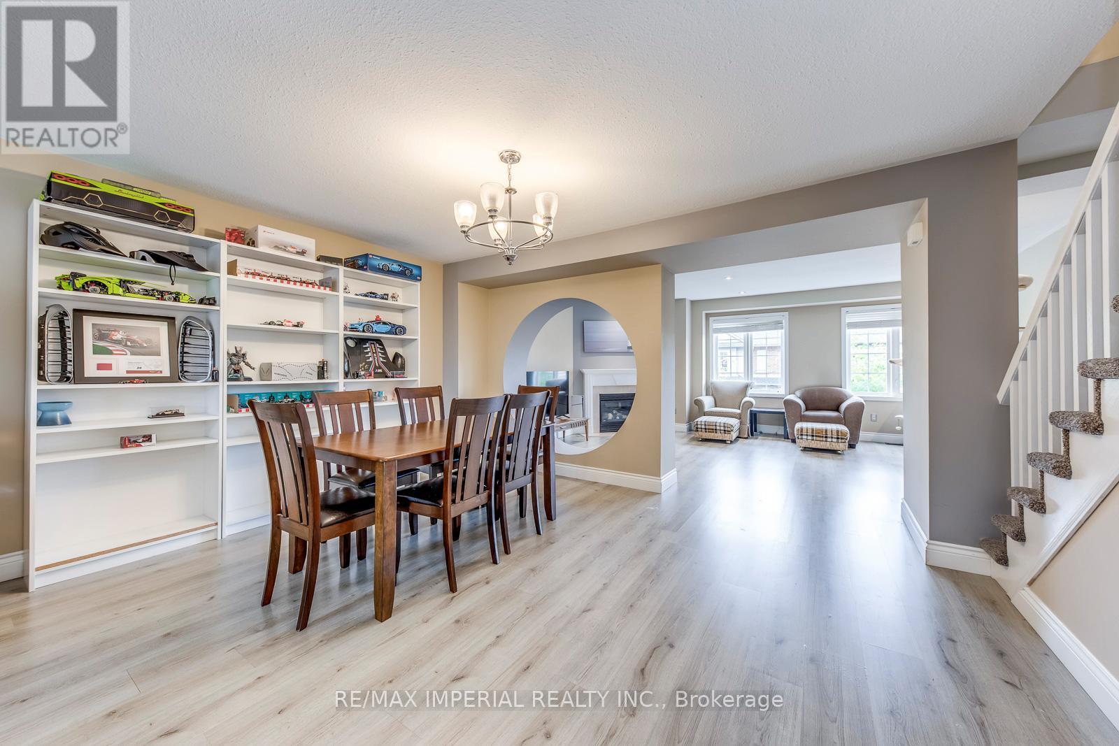 25 - 7 Southside Place, Hamilton, ON - Indoor Photo Showing Dining Room