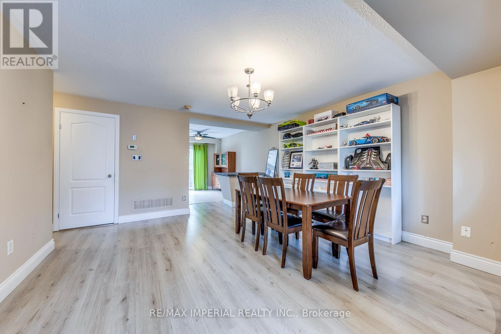 25 - 7 Southside Place, Hamilton, ON - Indoor Photo Showing Dining Room