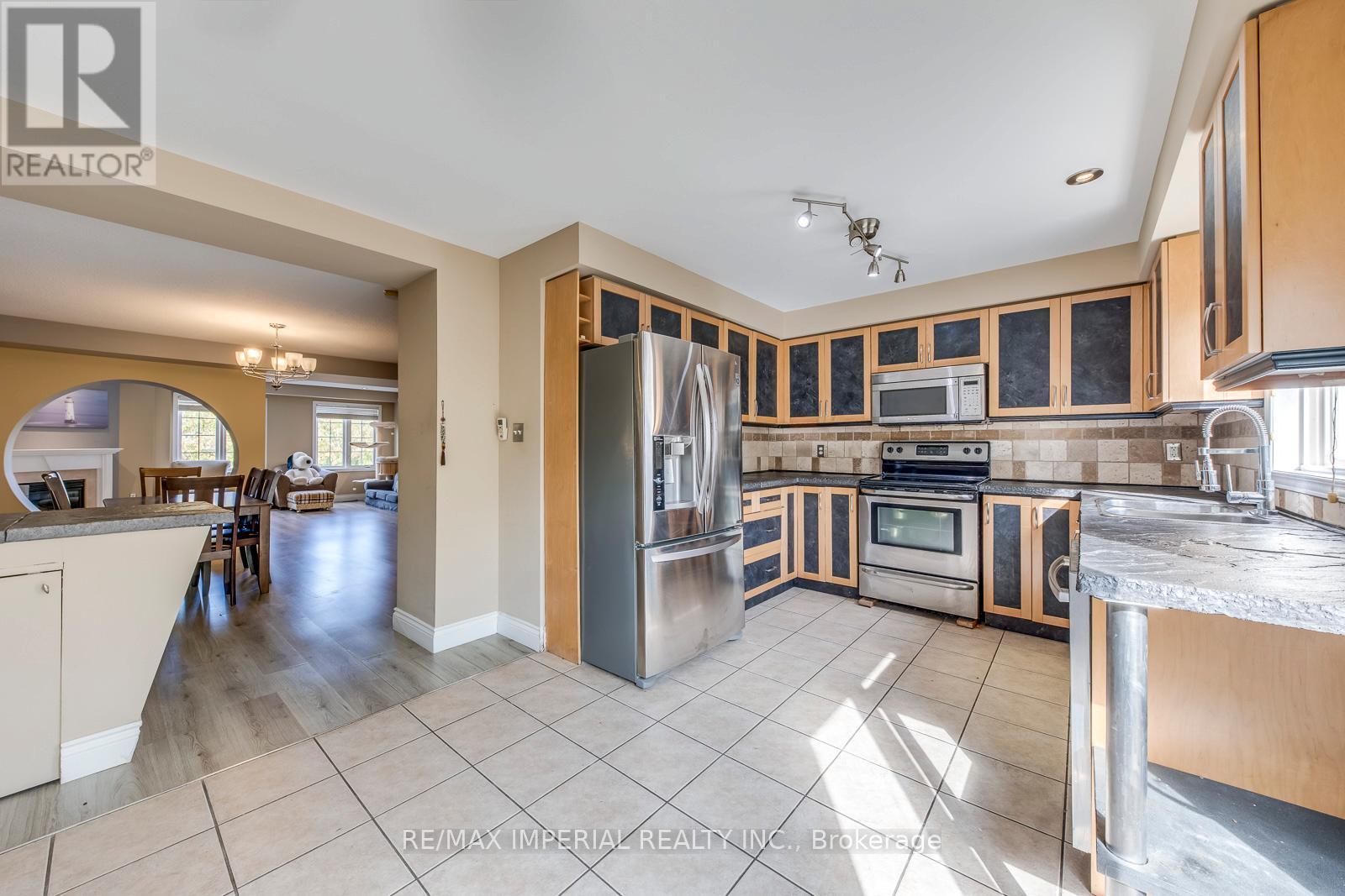 25 - 7 Southside Place, Hamilton, ON - Indoor Photo Showing Kitchen