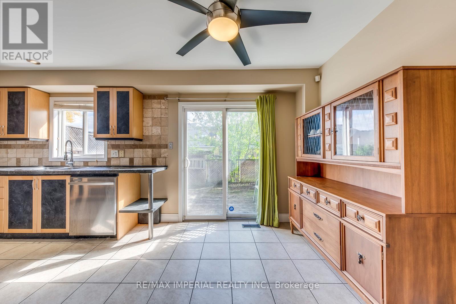 25 - 7 Southside Place, Hamilton, ON - Indoor Photo Showing Other Room