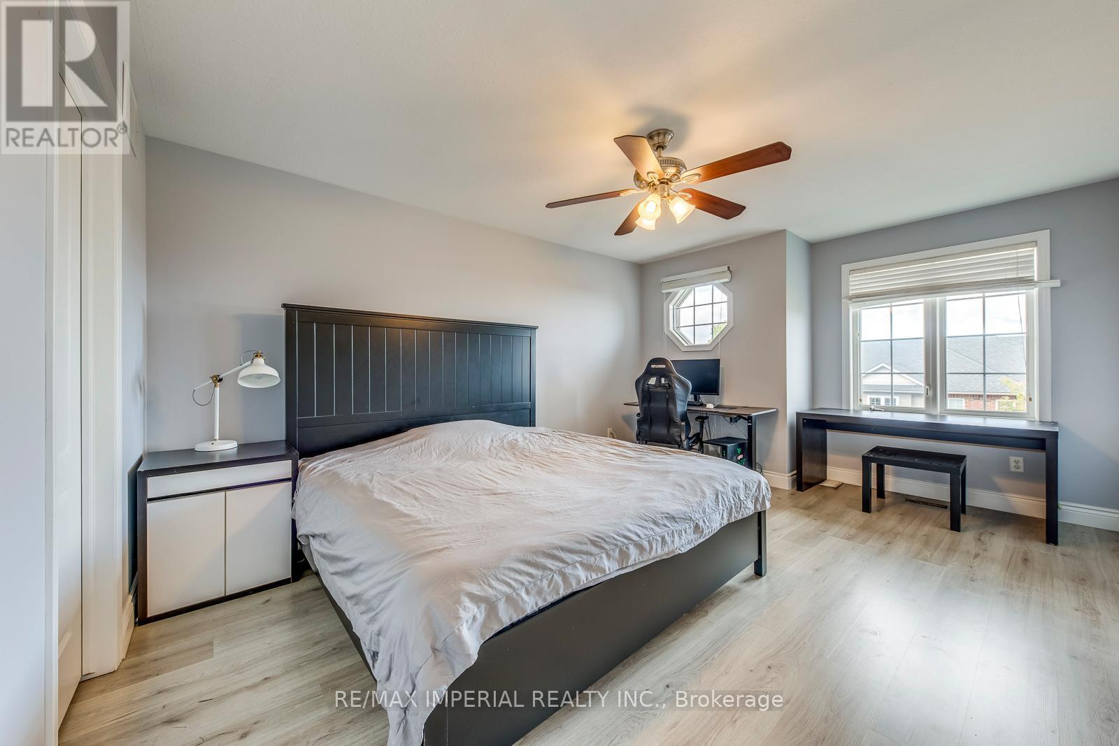25 - 7 Southside Place, Hamilton, ON - Indoor Photo Showing Bedroom