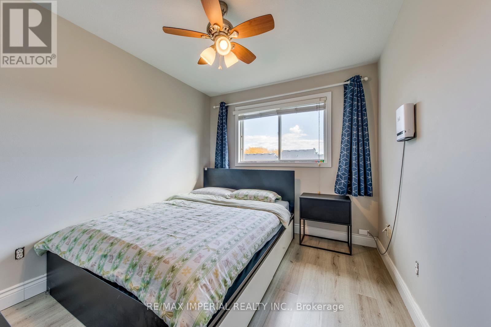 25 - 7 Southside Place, Hamilton, ON - Indoor Photo Showing Bedroom
