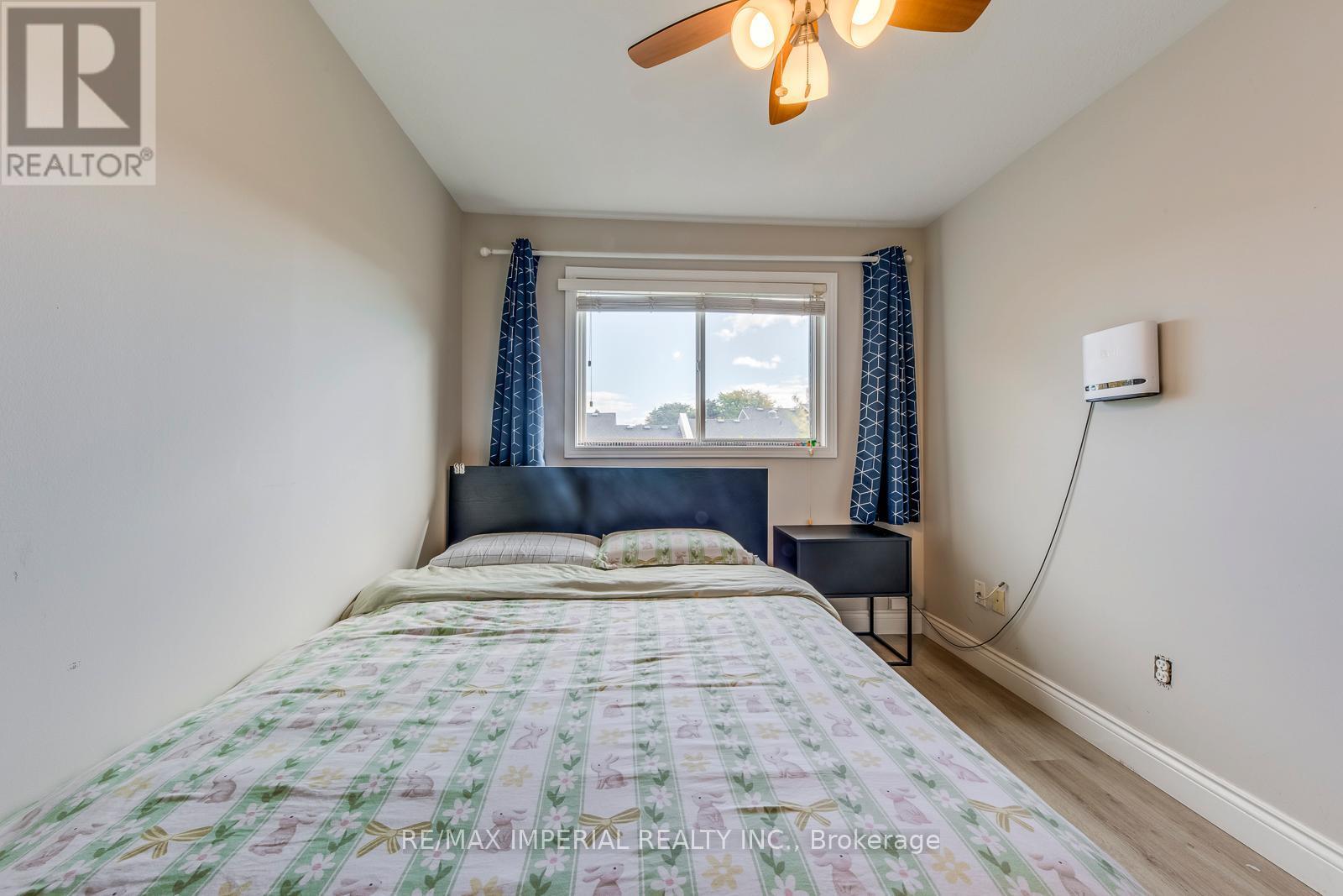 25 - 7 Southside Place, Hamilton, ON - Indoor Photo Showing Bedroom