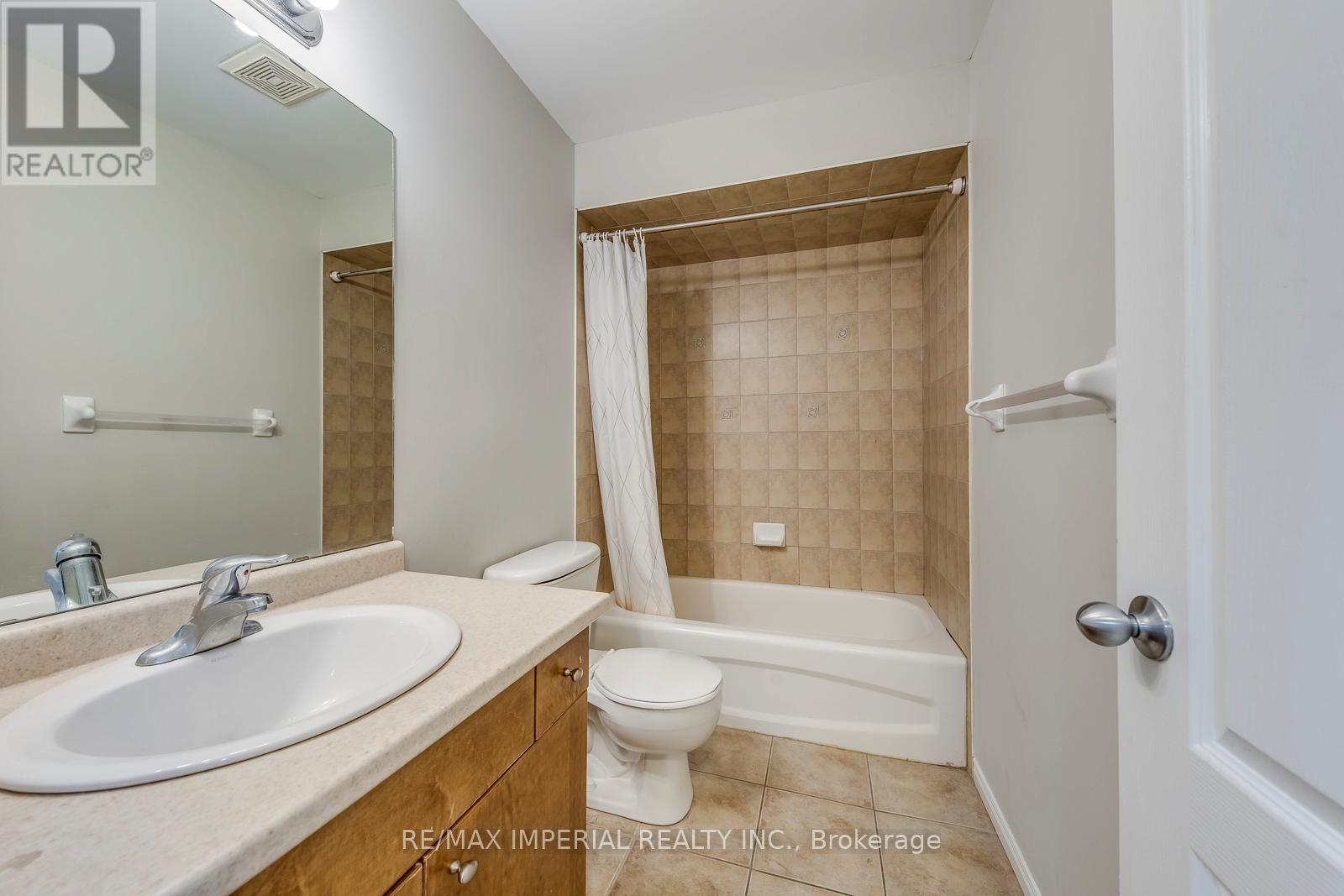 25 - 7 Southside Place, Hamilton, ON - Indoor Photo Showing Bathroom