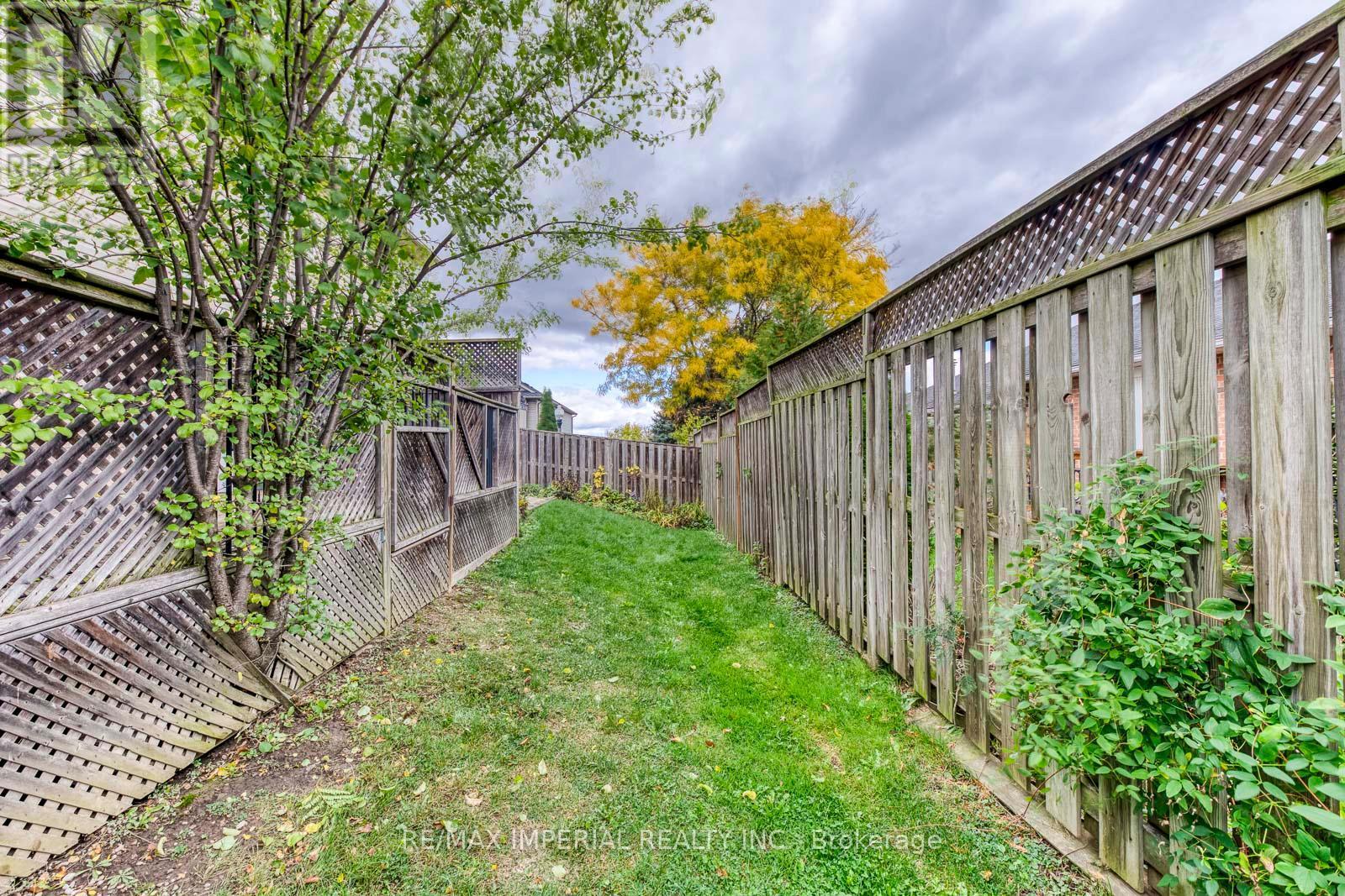 25 - 7 Southside Place, Hamilton, ON - Outdoor