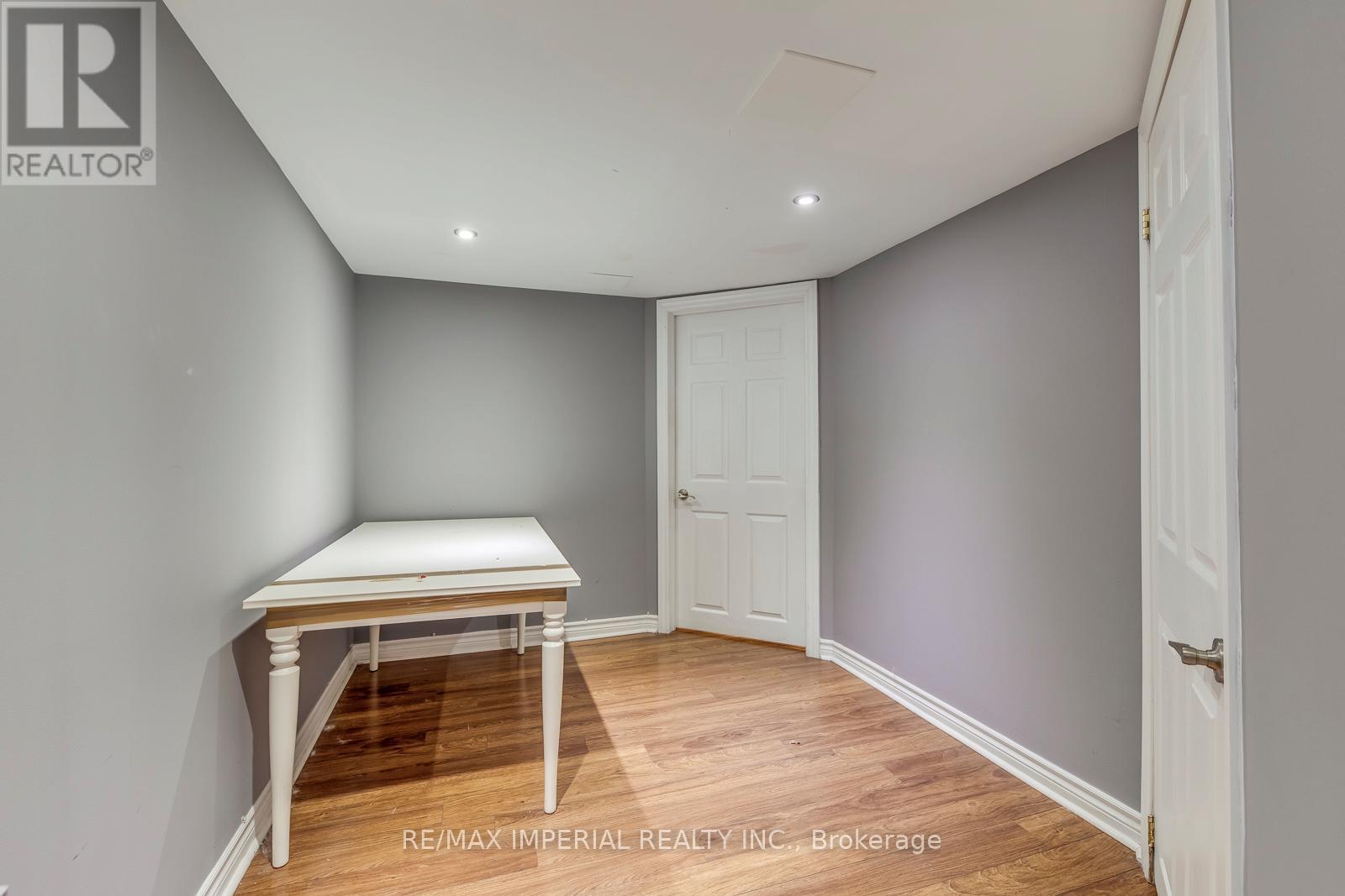 25 - 7 Southside Place, Hamilton, ON - Indoor Photo Showing Other Room