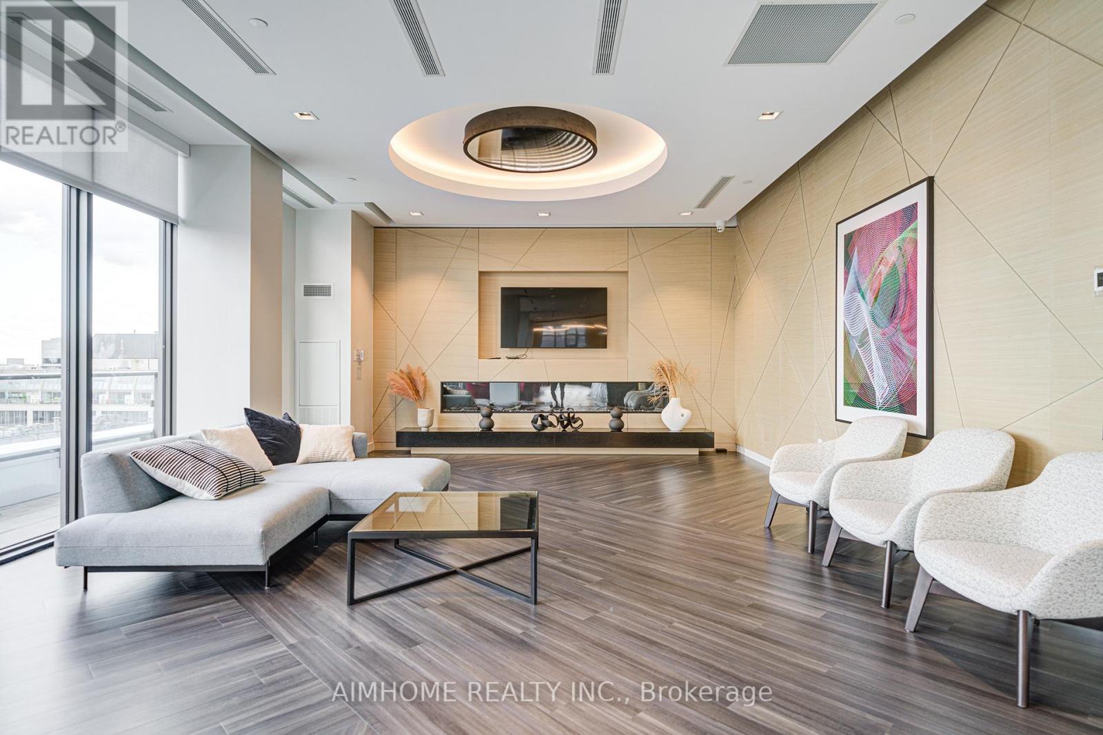 1723 - 70 Princess Street, Toronto, ON - Indoor Photo Showing Living Room