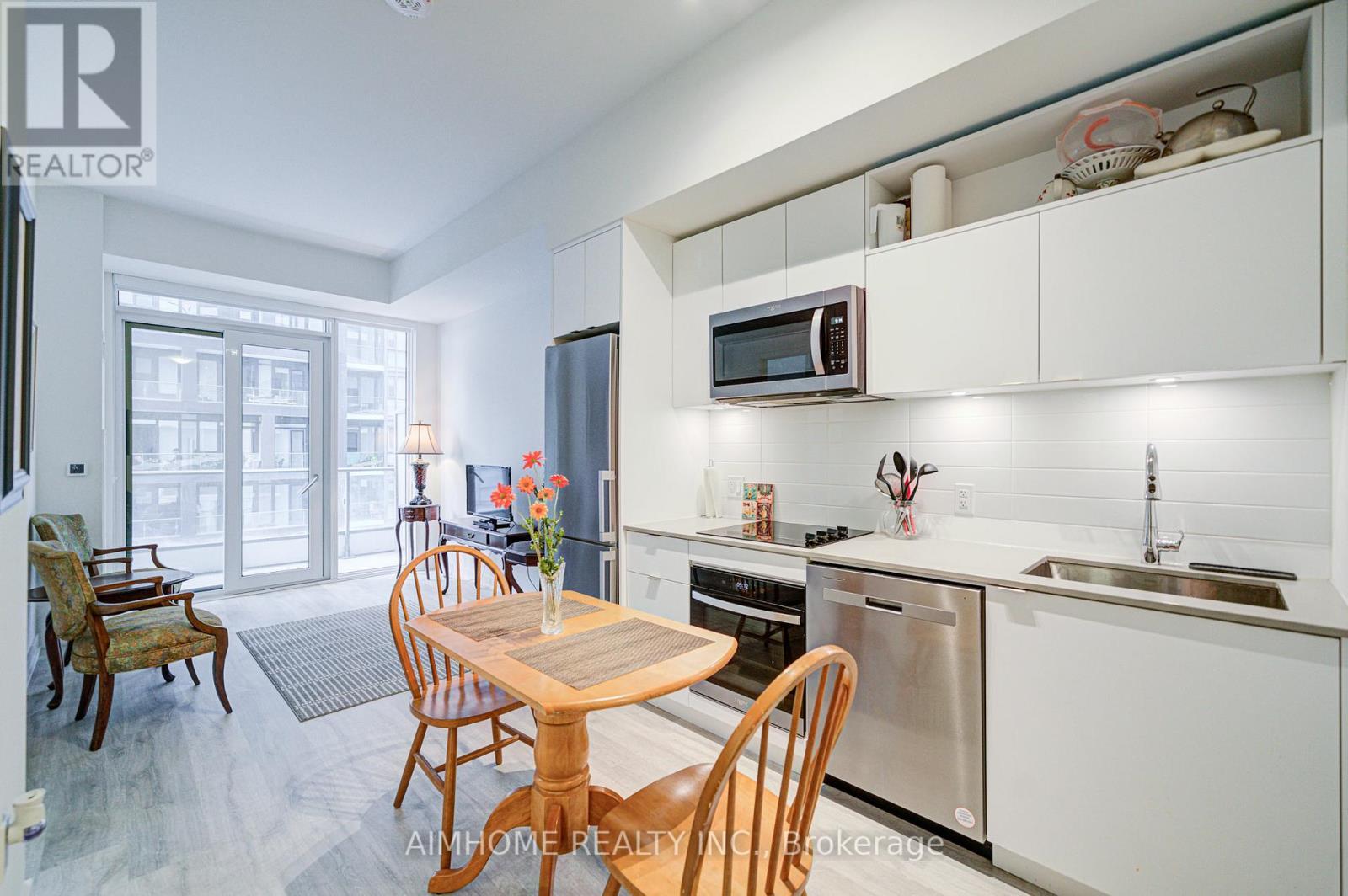 1723 - 70 Princess Street, Toronto, ON - Indoor