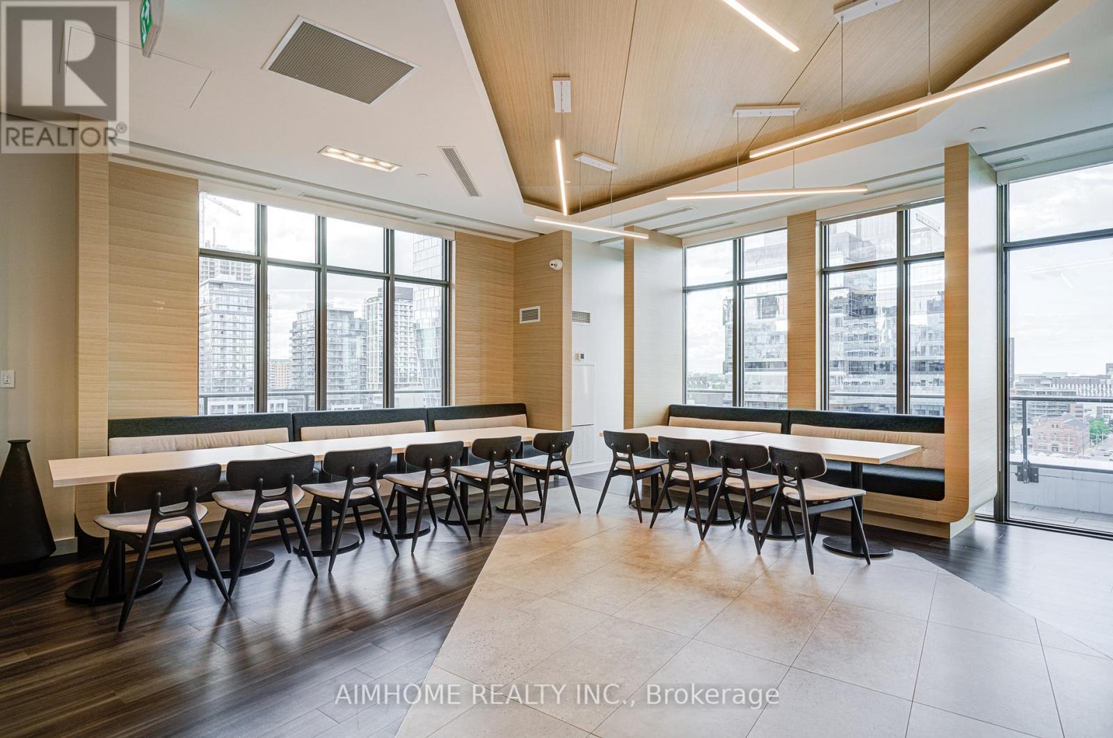 1723 - 70 Princess Street, Toronto, ON - Indoor