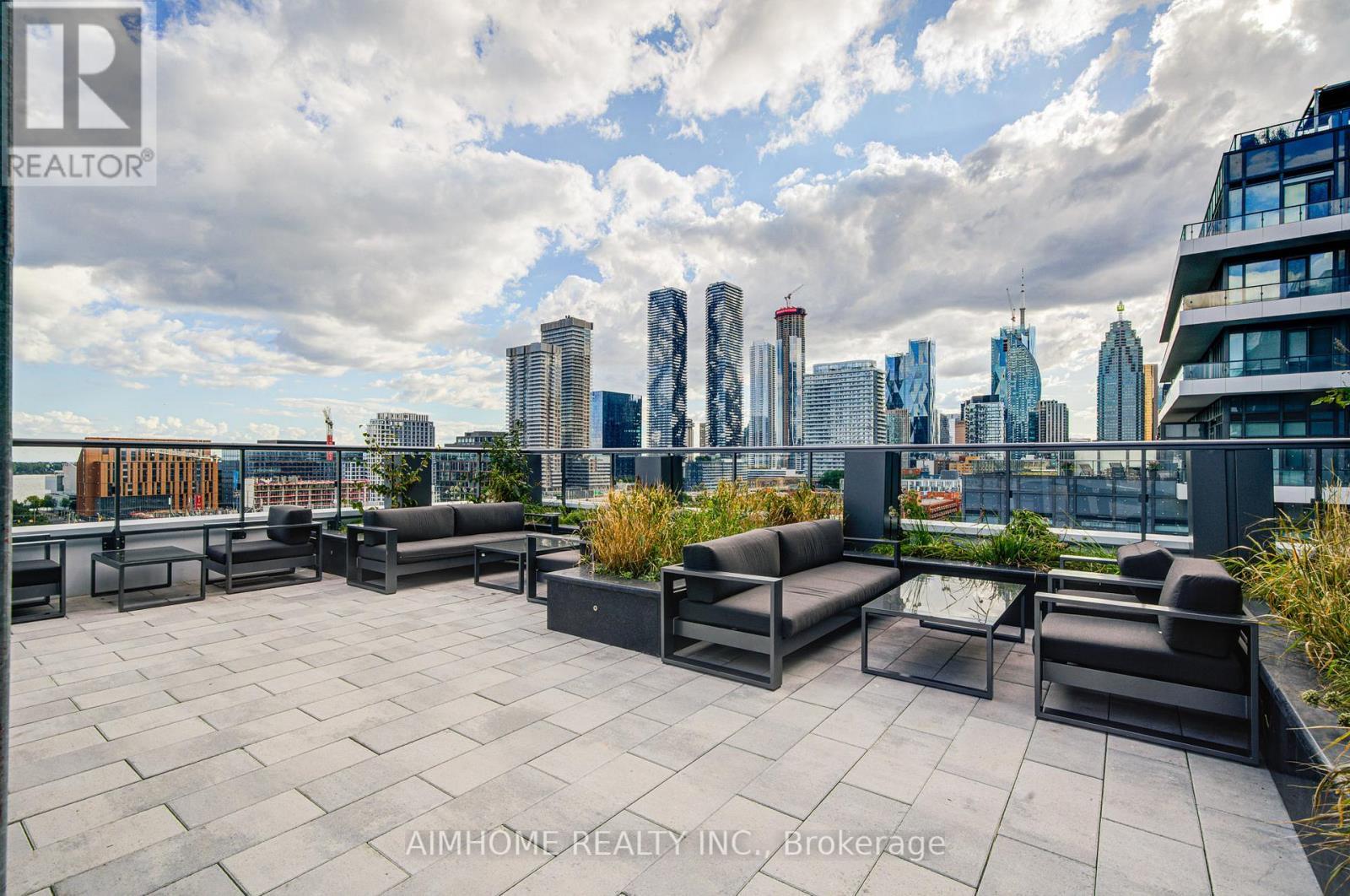 1723 - 70 Princess Street, Toronto, ON - Outdoor