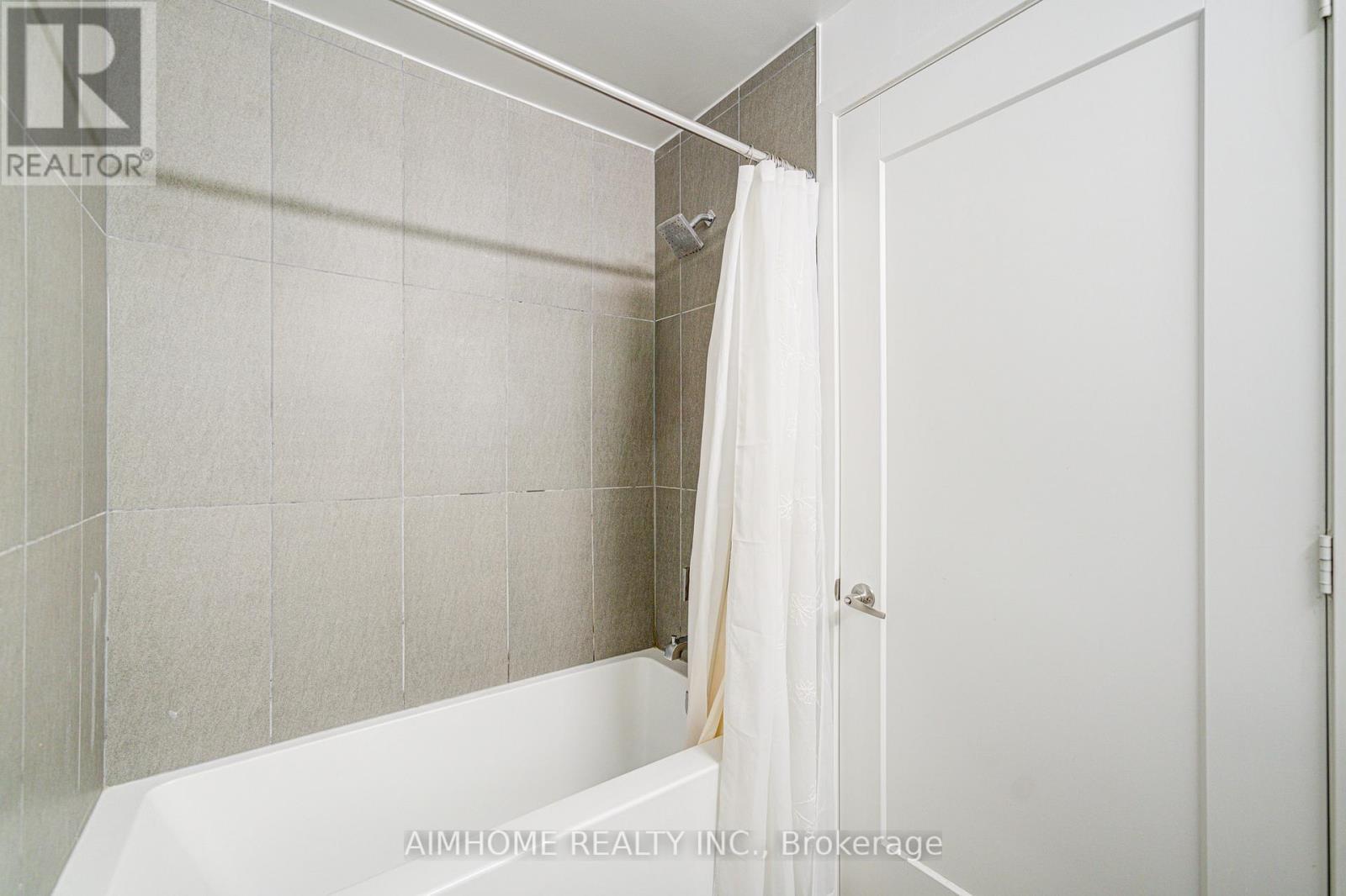 1723 - 70 Princess Street, Toronto, ON - Indoor Photo Showing Bathroom