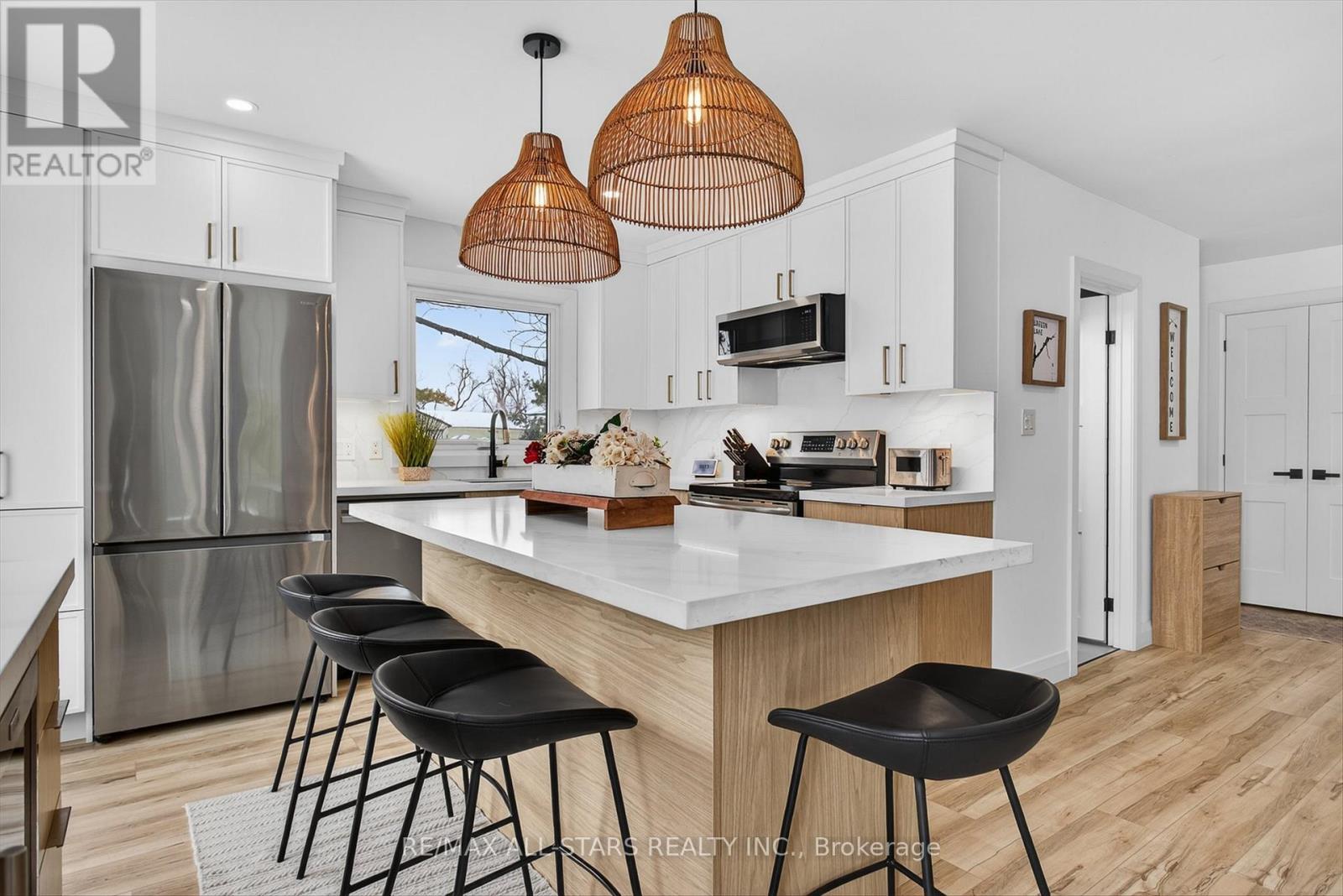 194 Snug Harbour Road, Kawartha Lakes (Fenelon), ON - Indoor Photo Showing Kitchen